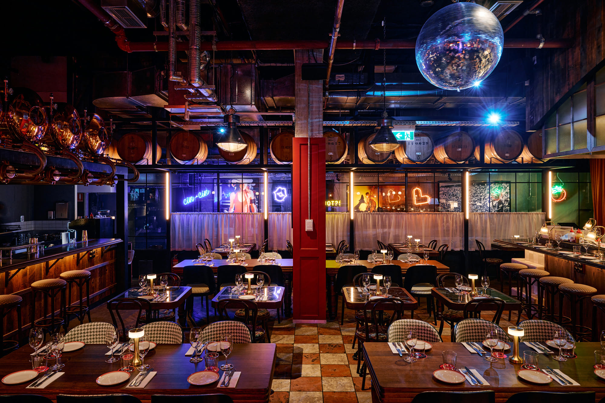 Louey’s Kitchen & Bar 1