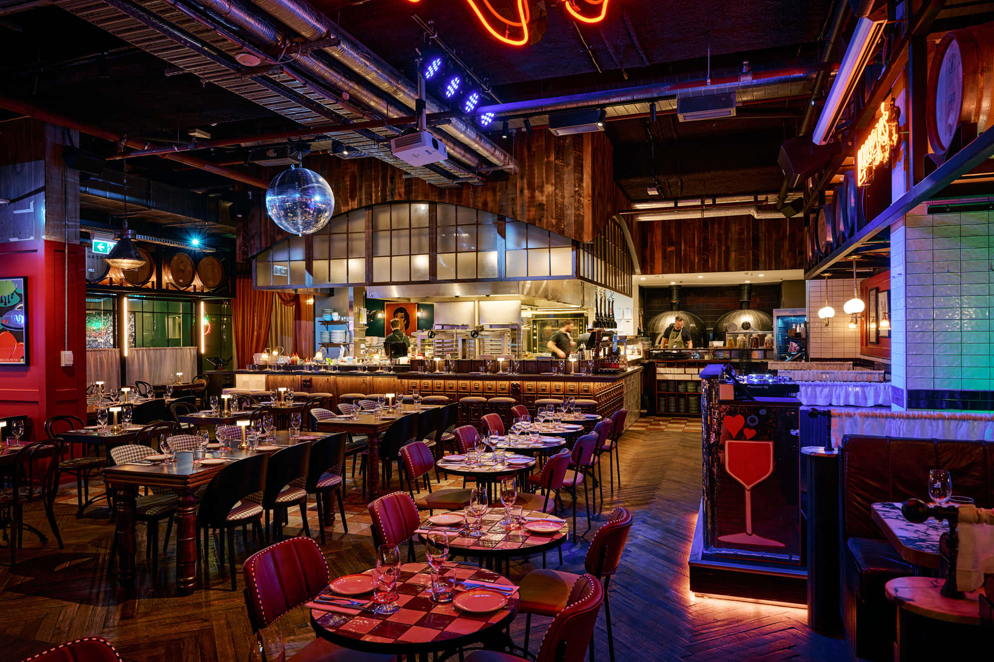 Louey’s Kitchen & Bar 7