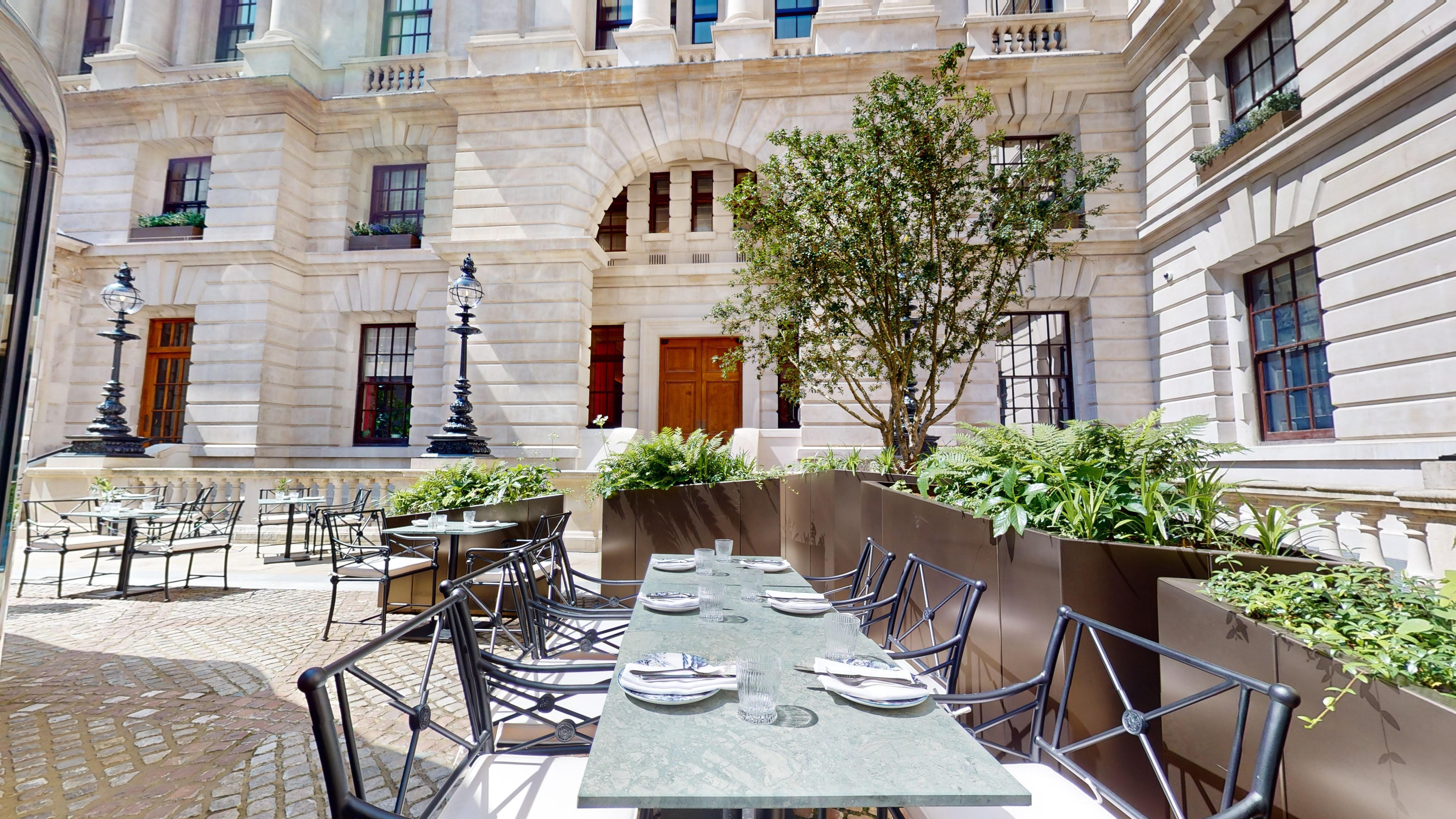The Salon and Pavilion at Café Lapérouse 4