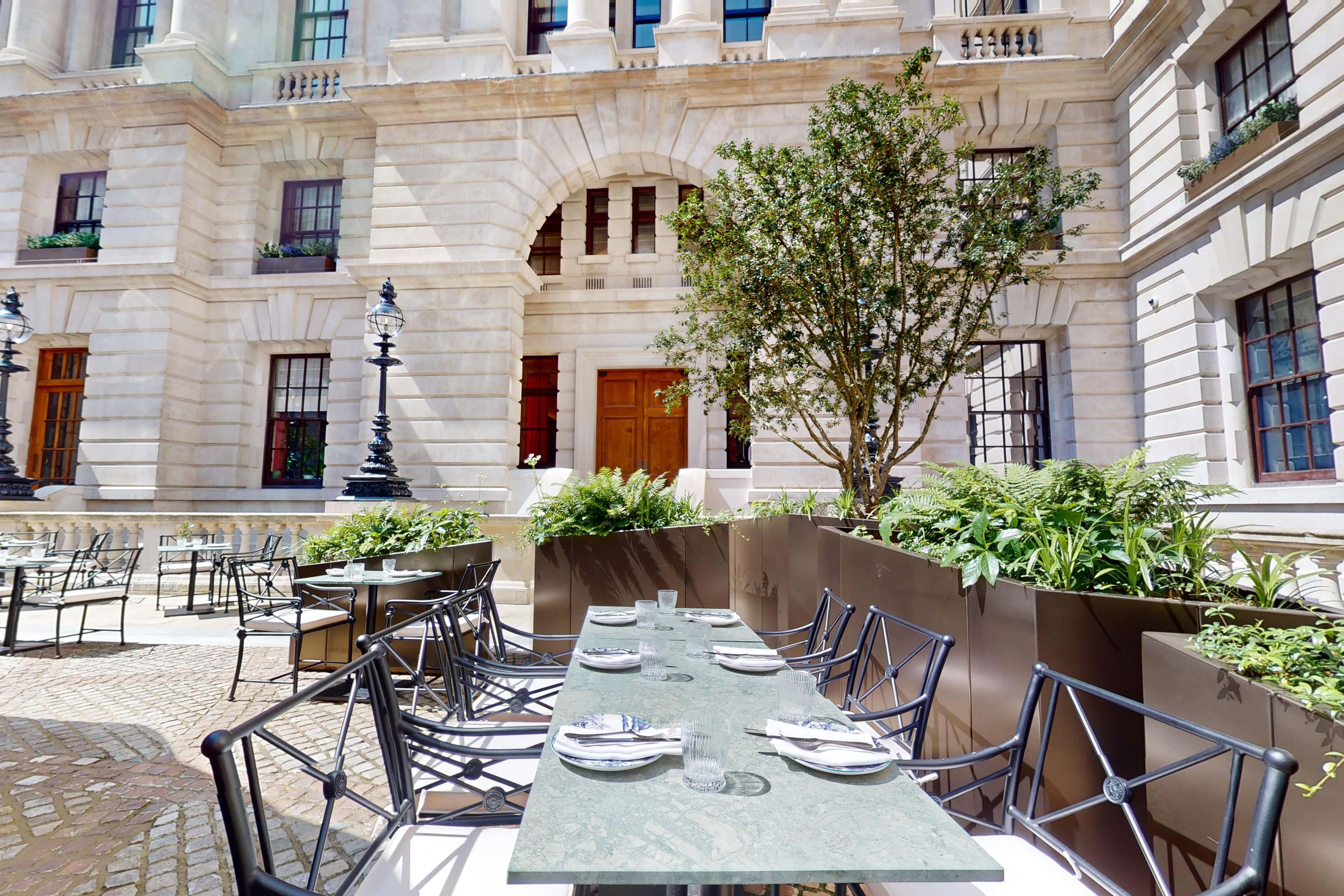 The Salon and Pavilion at Café Lapérouse 4