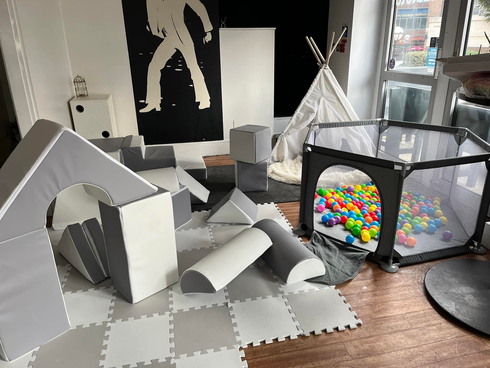 Baby Showers & Gender Reveals In The Lounge Bar 1