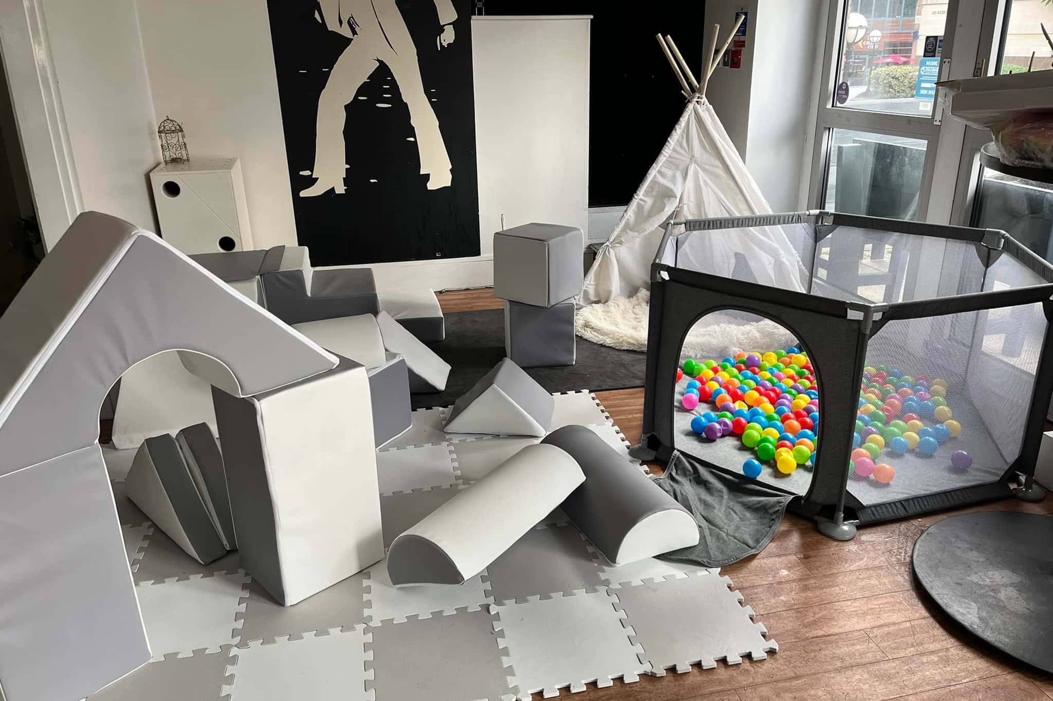 Baby Showers & Gender Reveals In The Lounge Bar 1