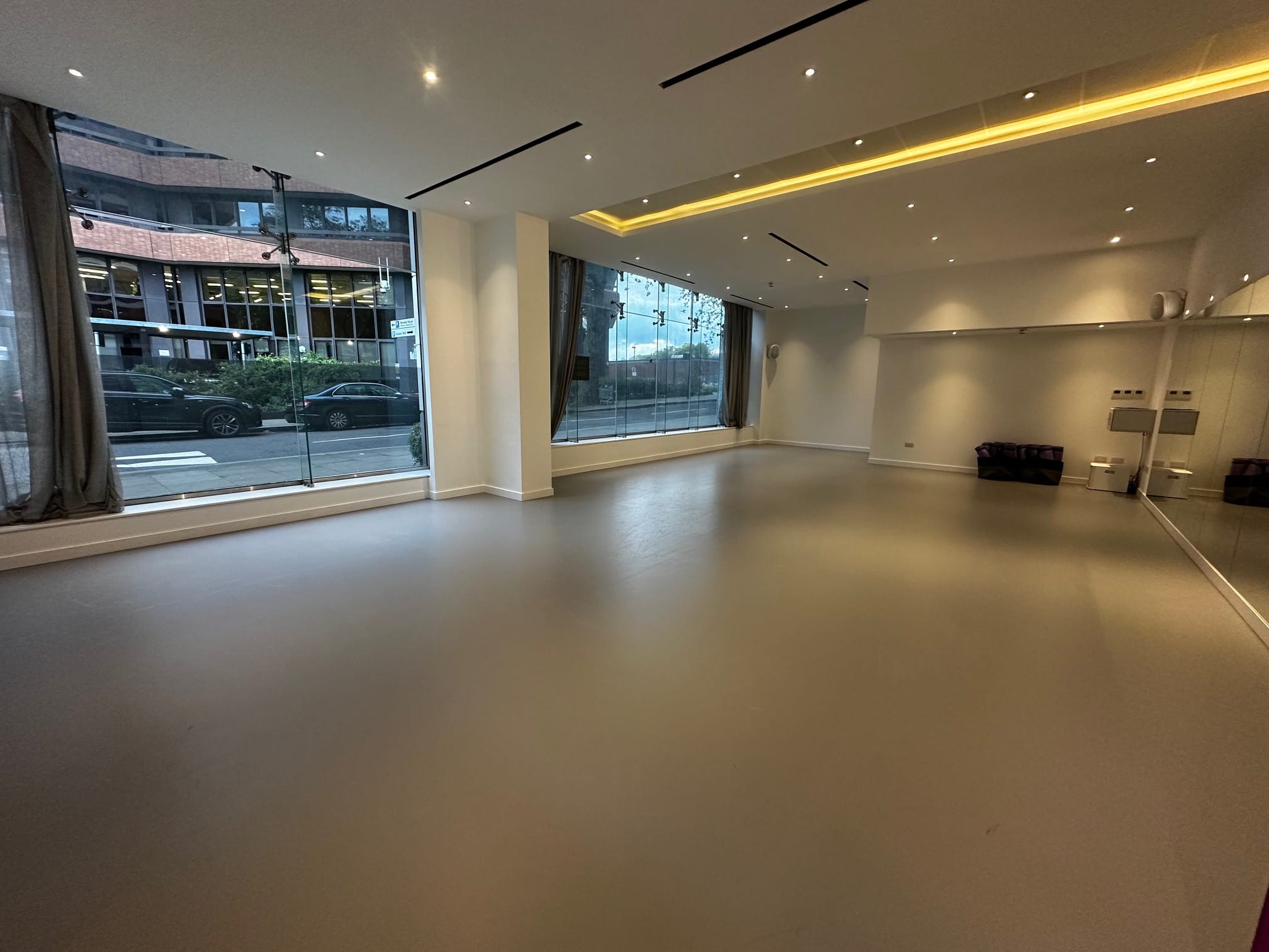 ID Studios - Studio Lux 2