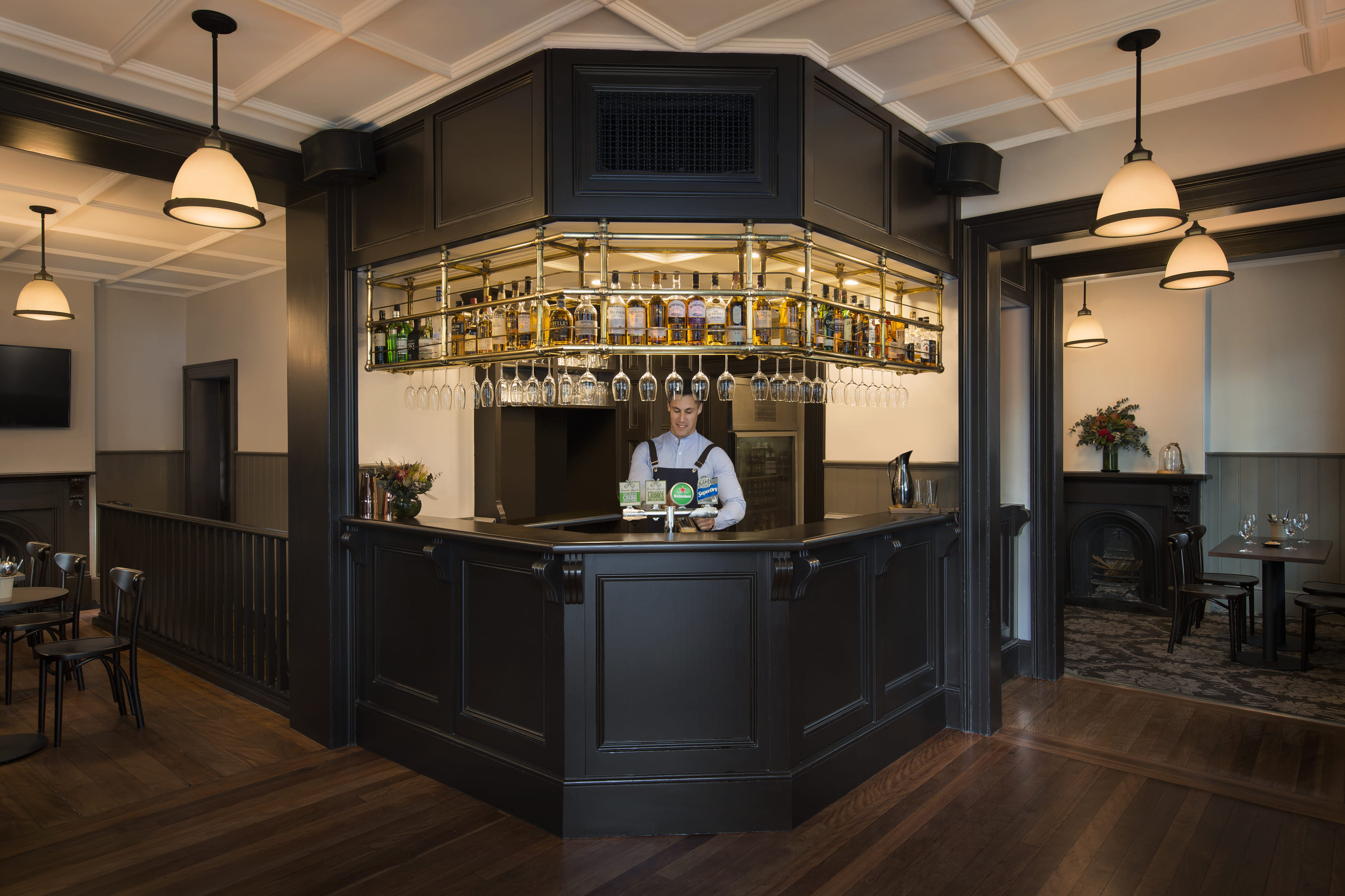 The Dundee Arms Pub  0