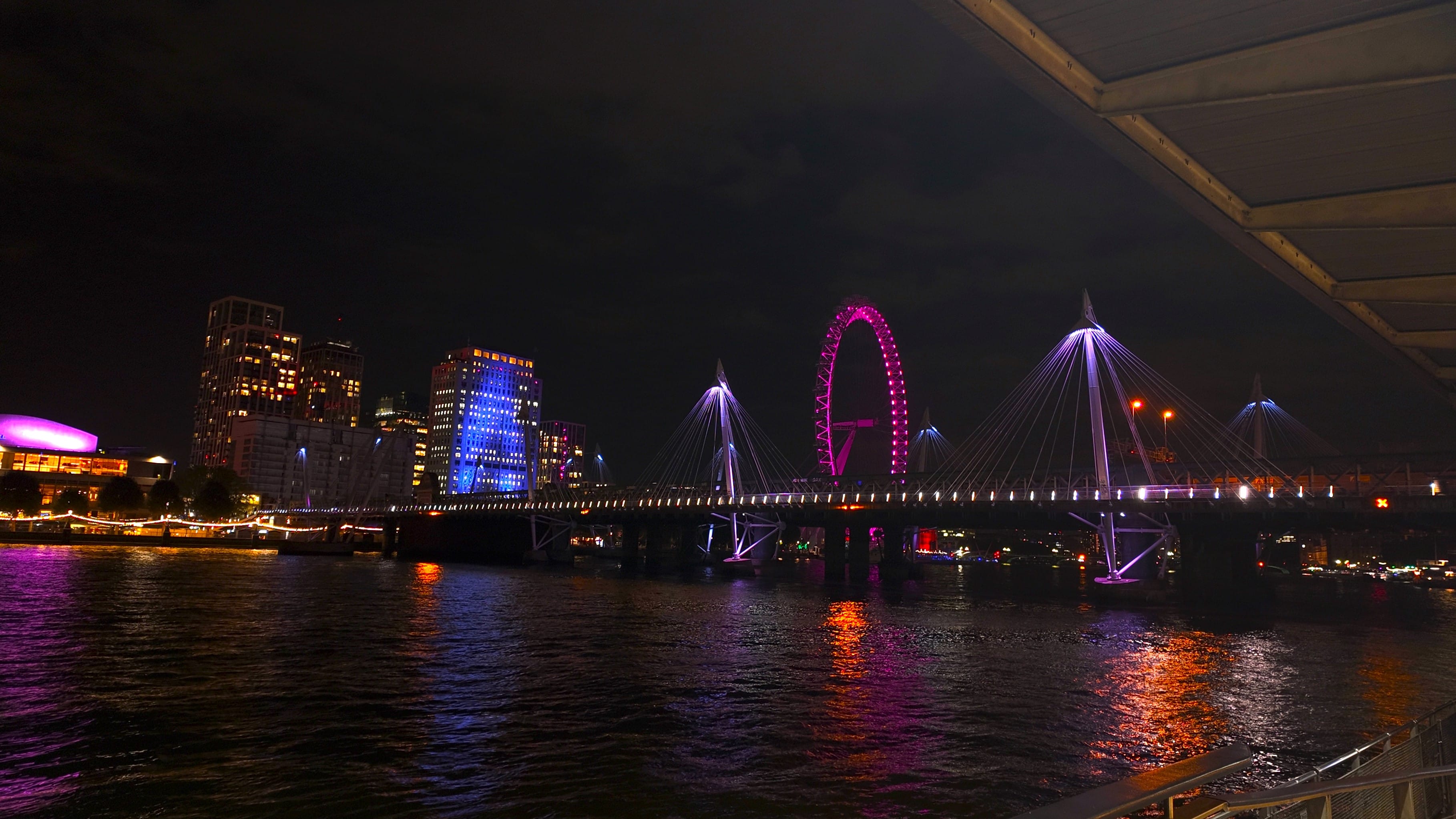 Clipper Lounge EMB 10