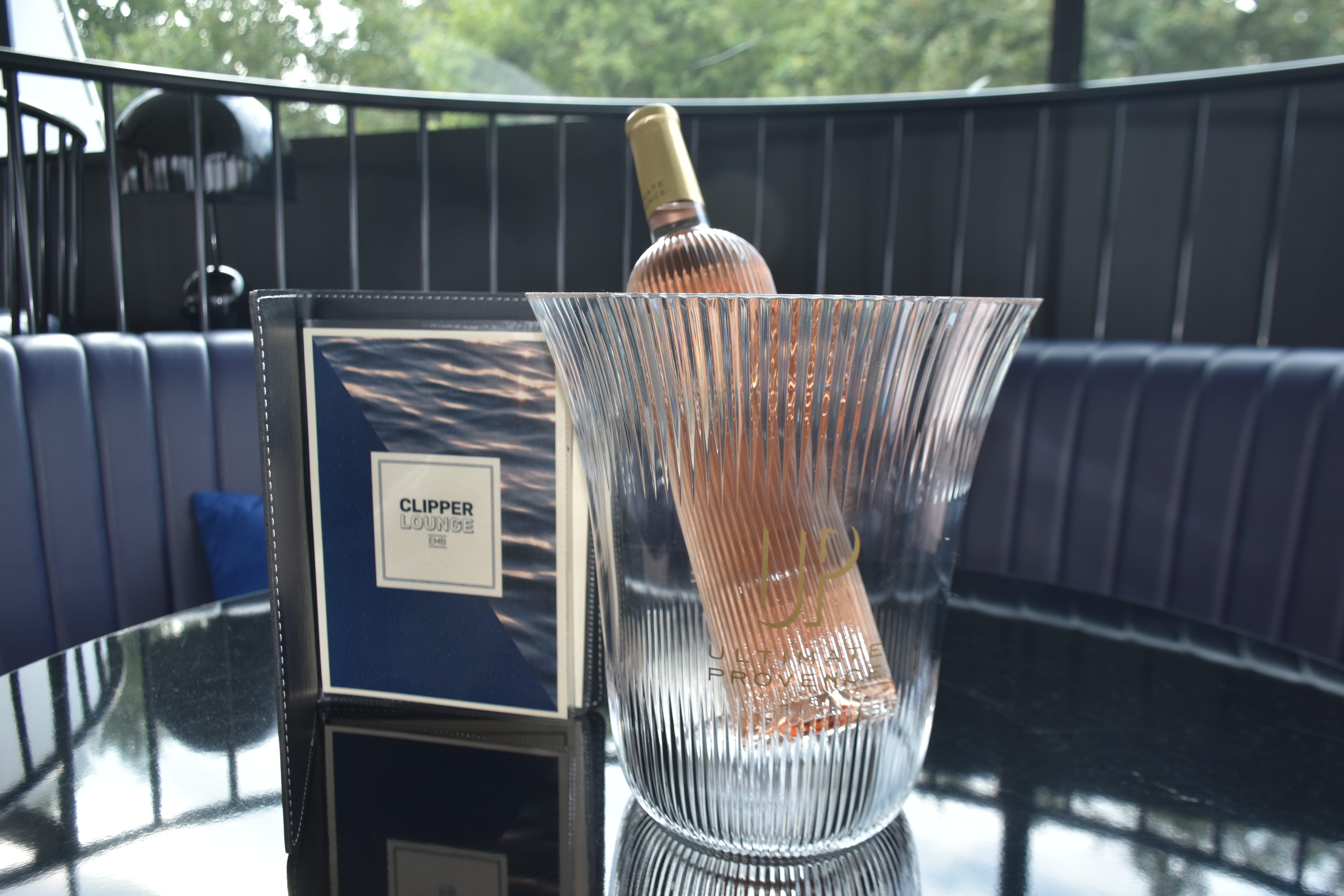 Clipper Lounge EMB 7