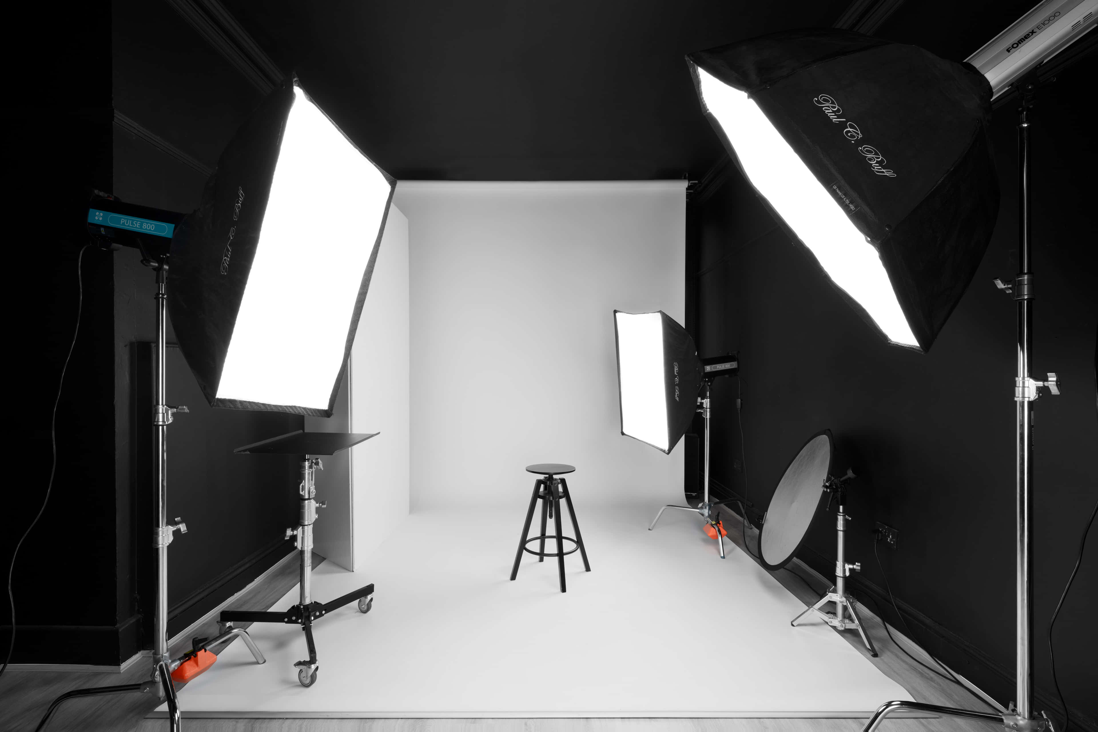 50Hz Photography & Video Studio Rental – Ideal for Portraits, Still Life, and More! 0