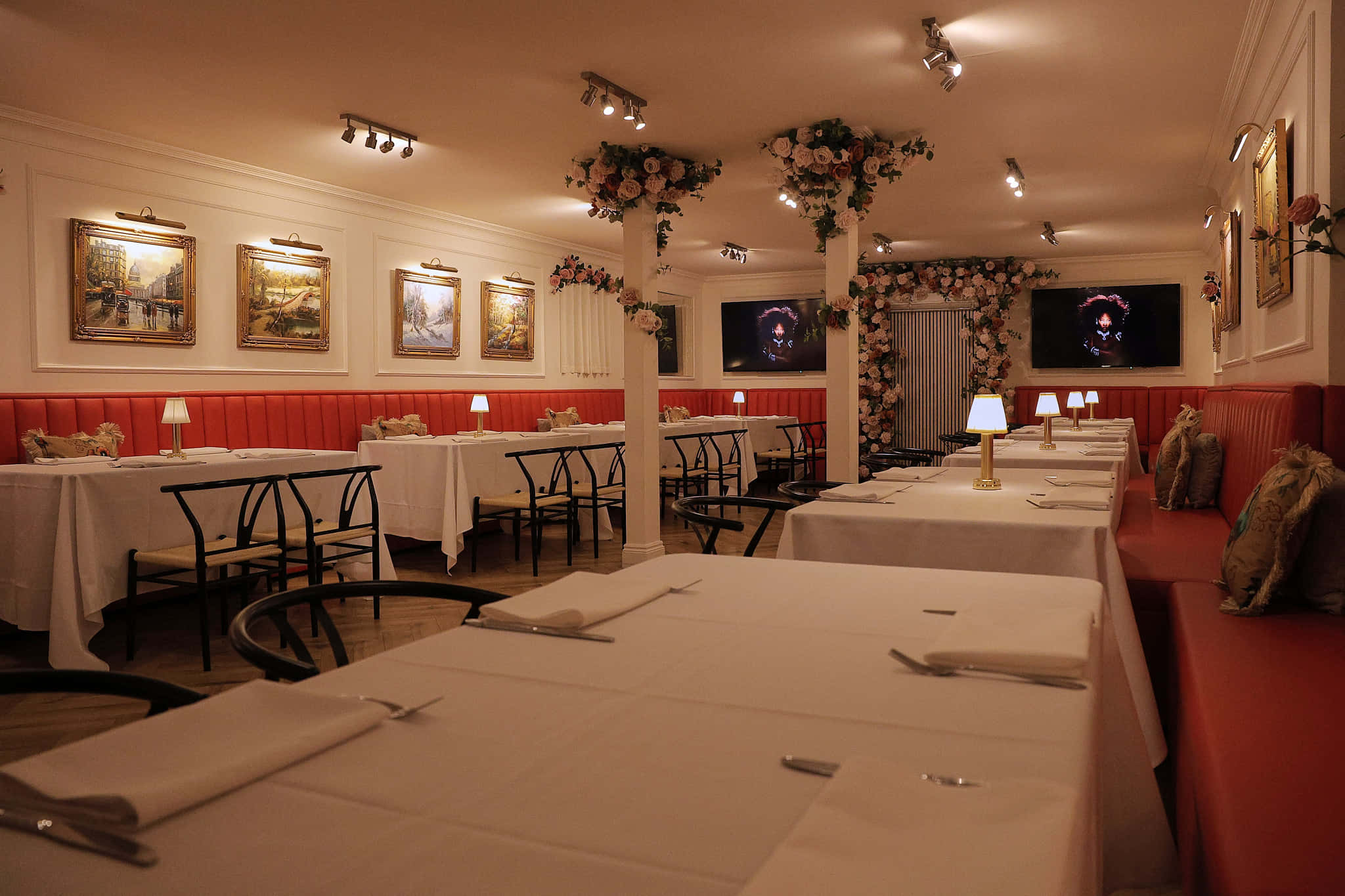 The Hideaway Orange Room 9