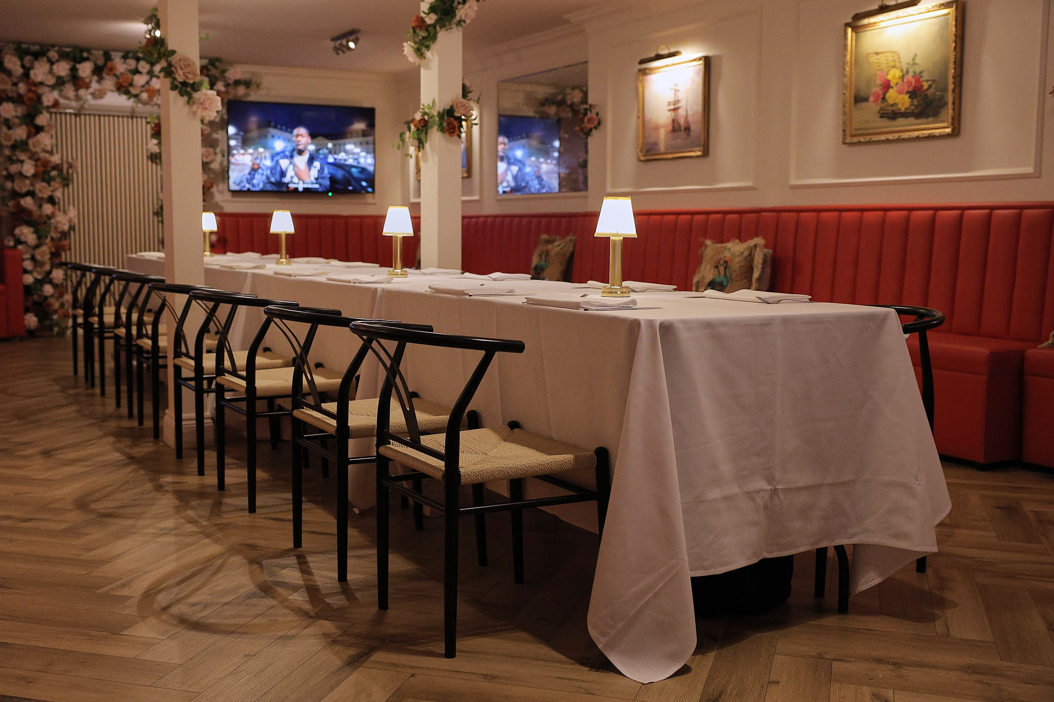 The Hideaway Orange Room 3