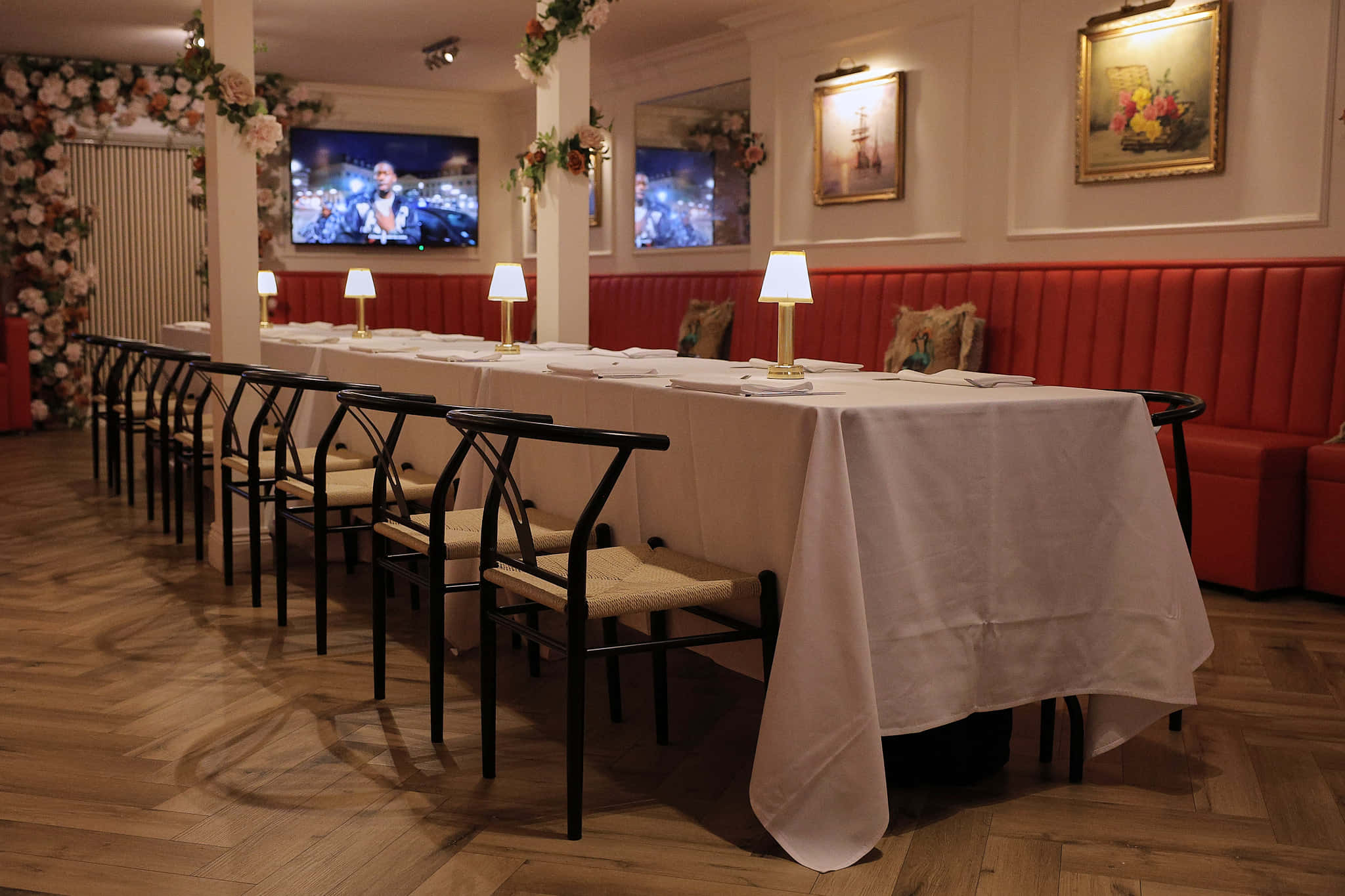 The Hideaway Orange Room 3