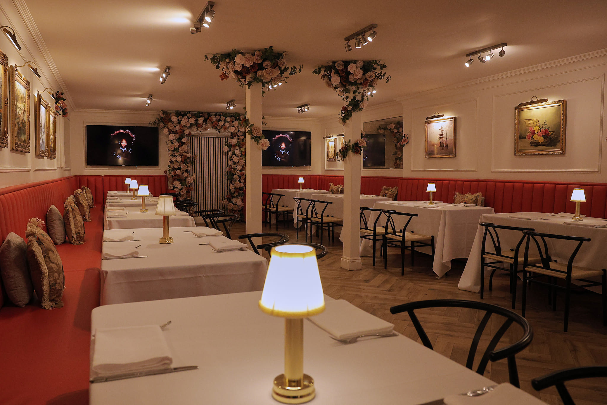 The Hideaway Orange Room 7