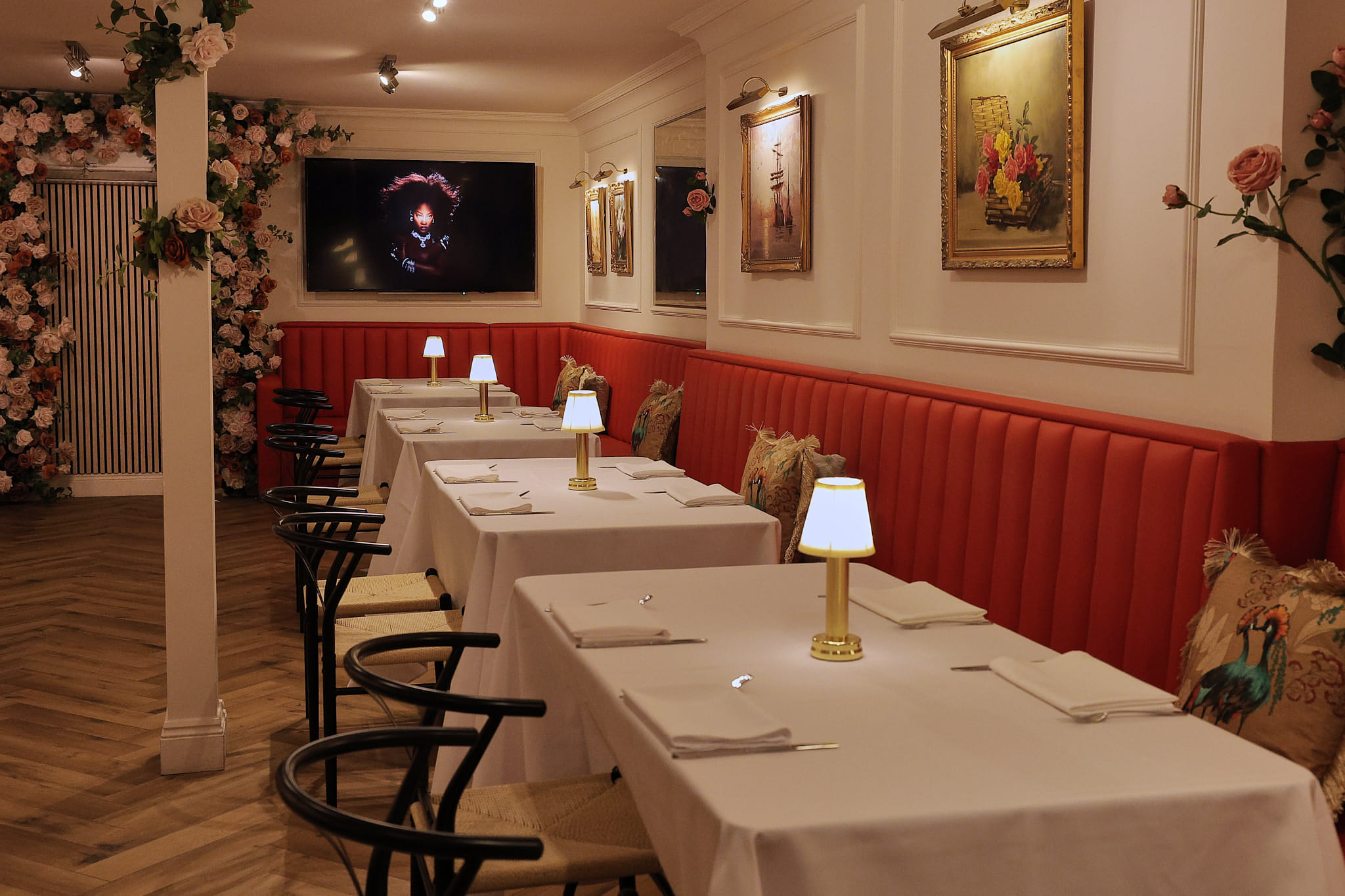 The Hideaway Orange Room 10