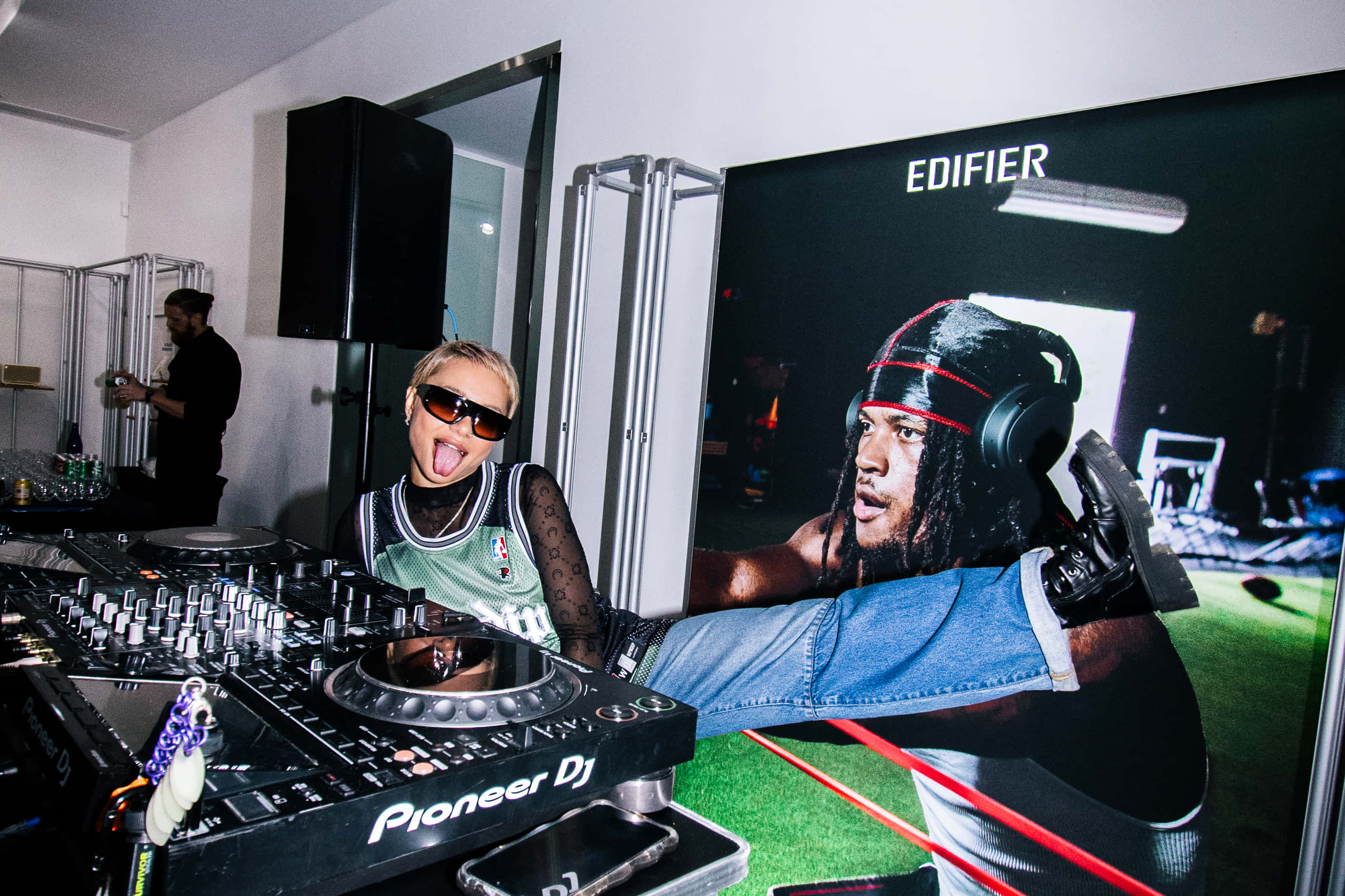 Ground Floor - Spacious Chelsea Gallery Space 9