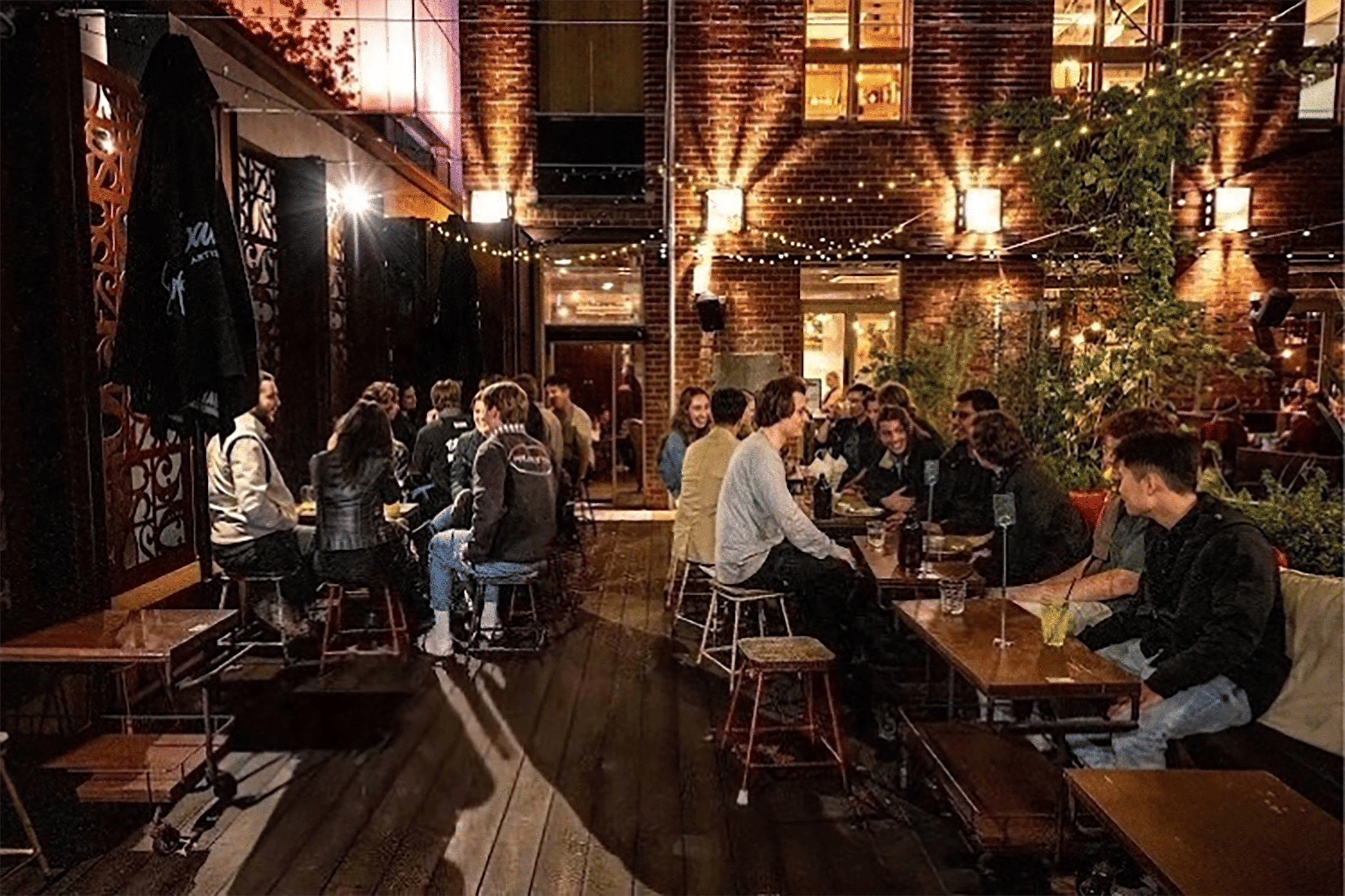 Main Bar / The Deck / Courtyard 10