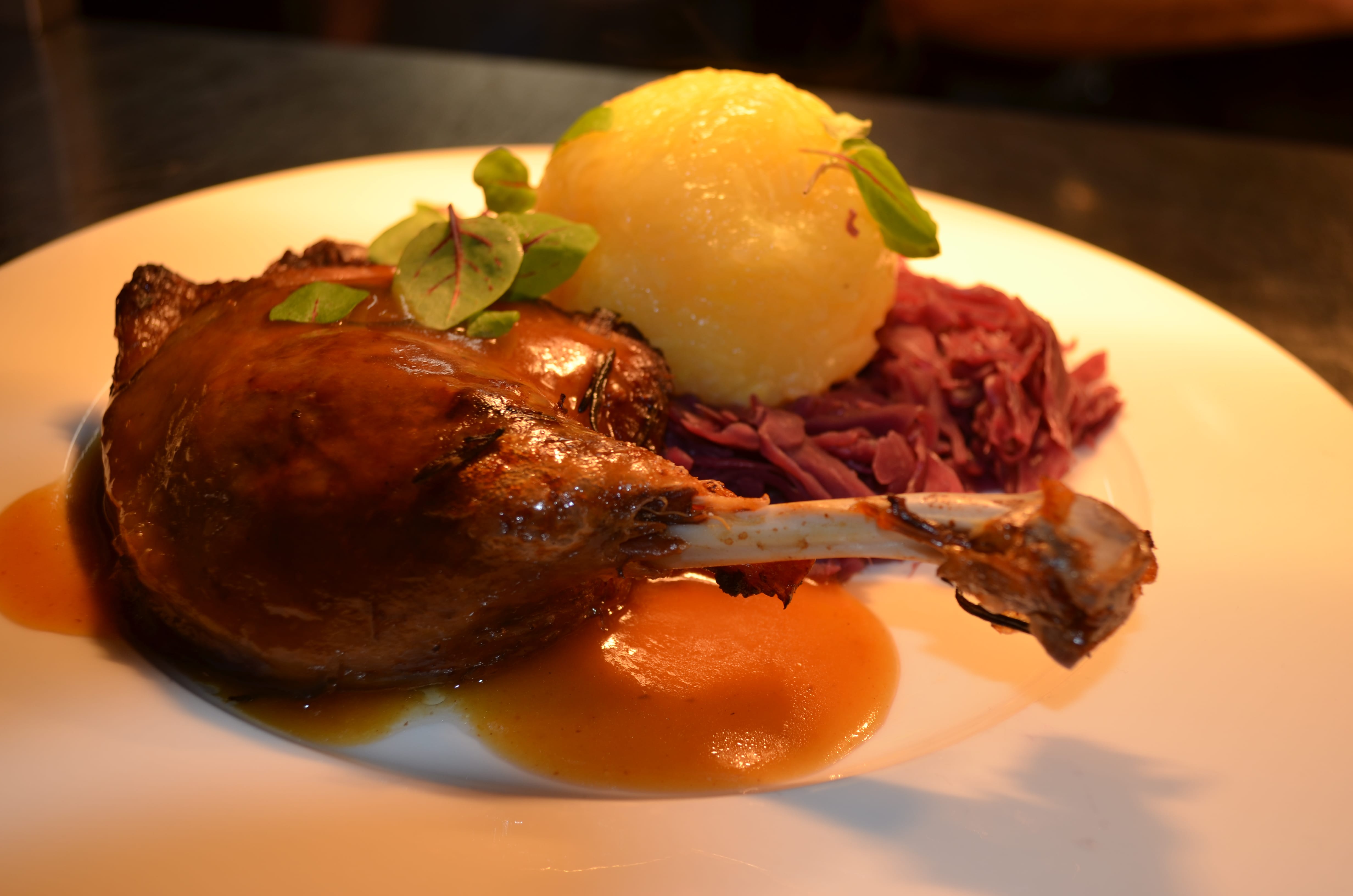 Indoor Restaurant seated up to 90 3