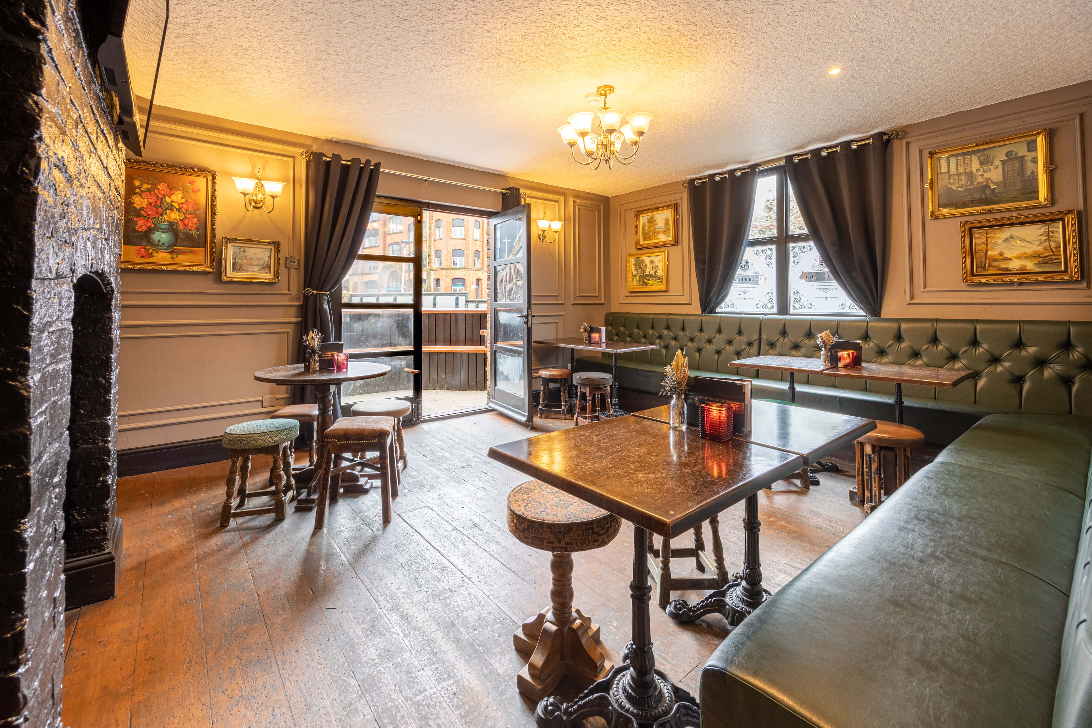 Reception Bar & Victorian Drinking Parlour 2