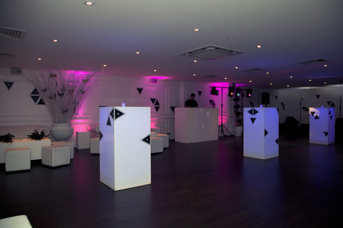 The Lower River Room  4