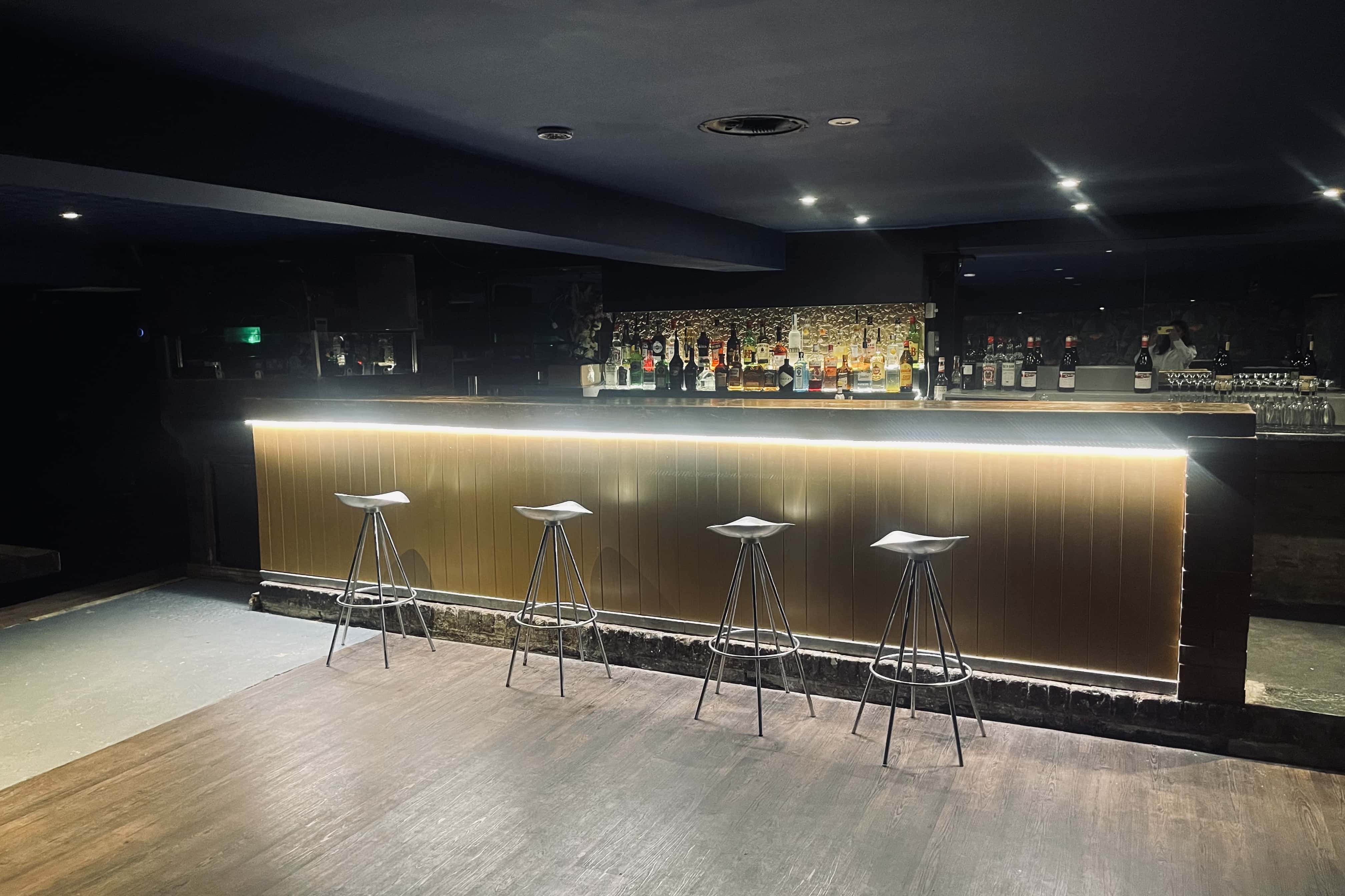 Chloë's Nightclub 0