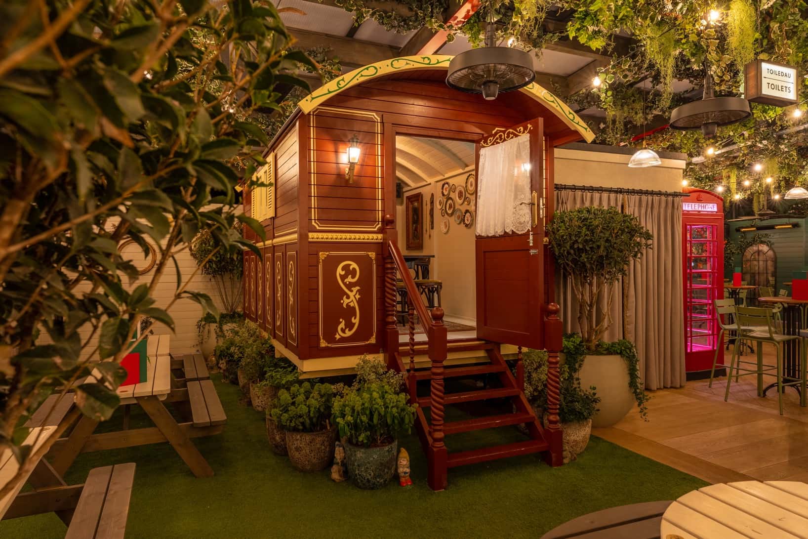 Whole Roof Terrace 0