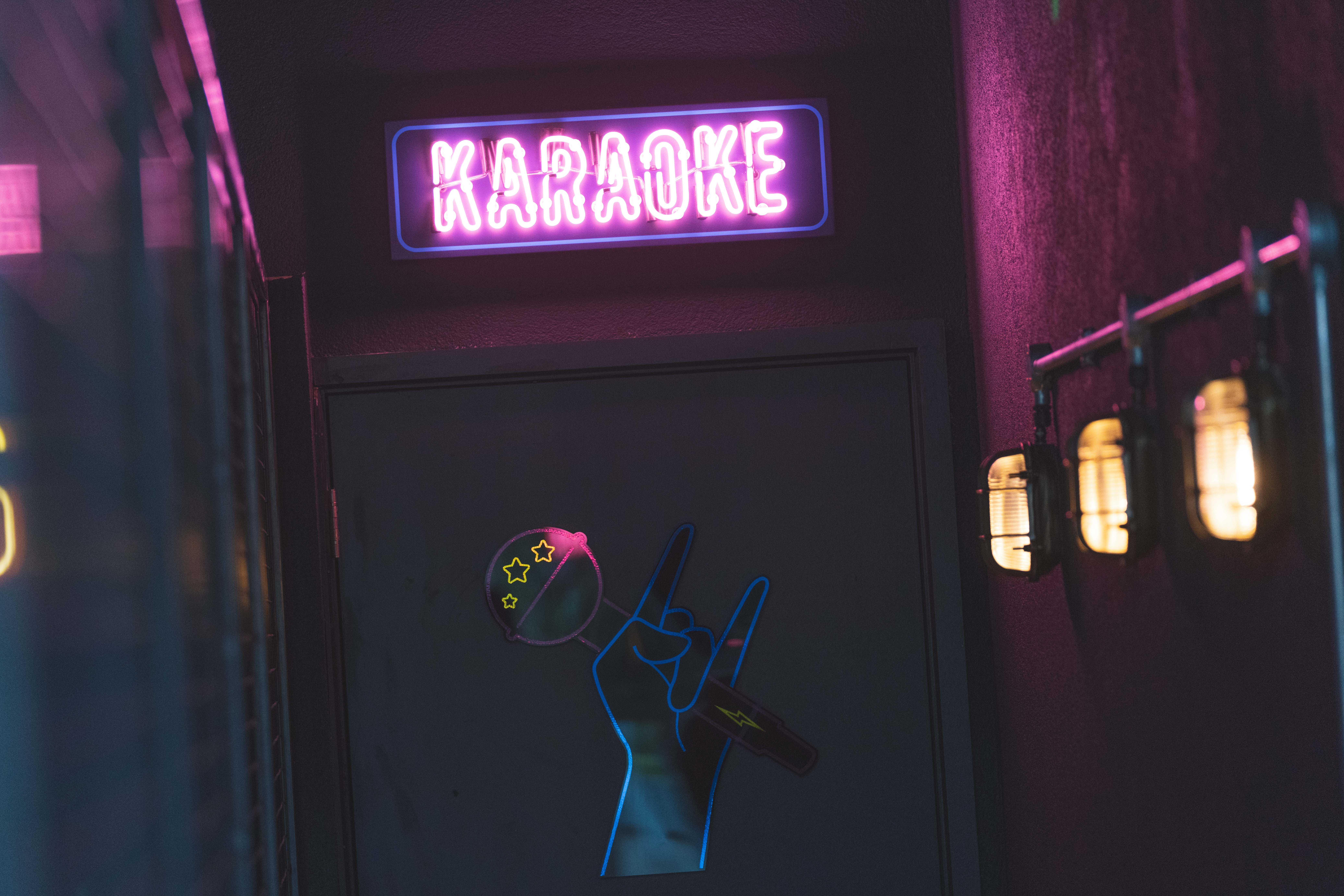 Bowl, Break & Sing 10