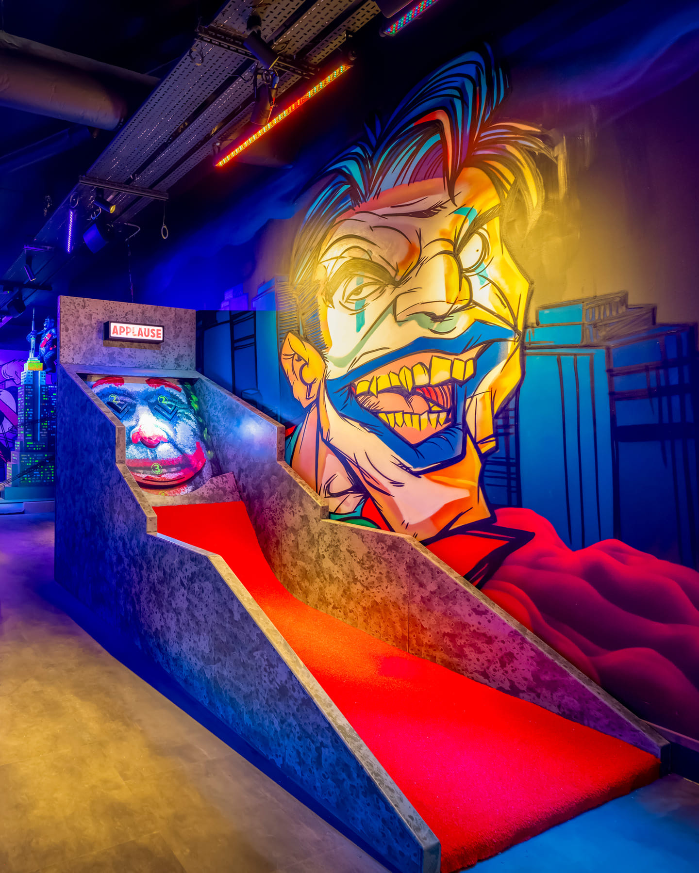 Mini Golf & Red Room 1