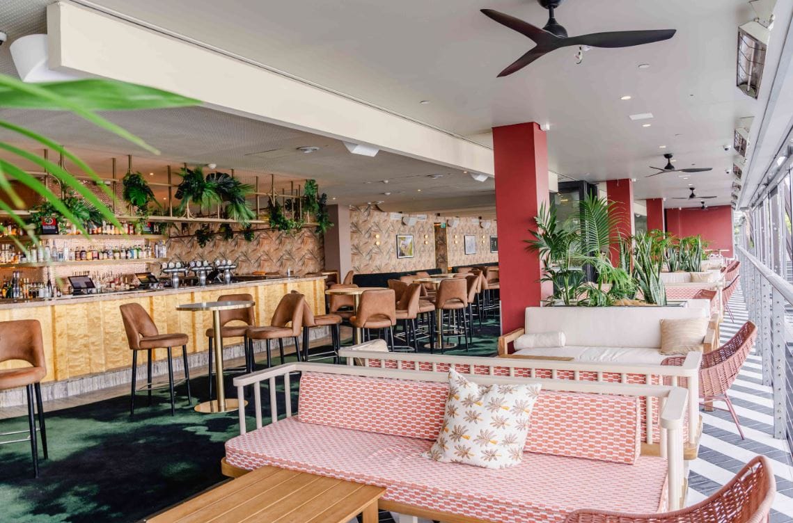 Bar & Balcony Exclusive - Level 1 5