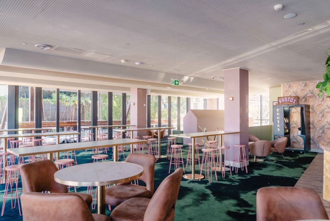 Bar & Balcony Exclusive - Level 1 3