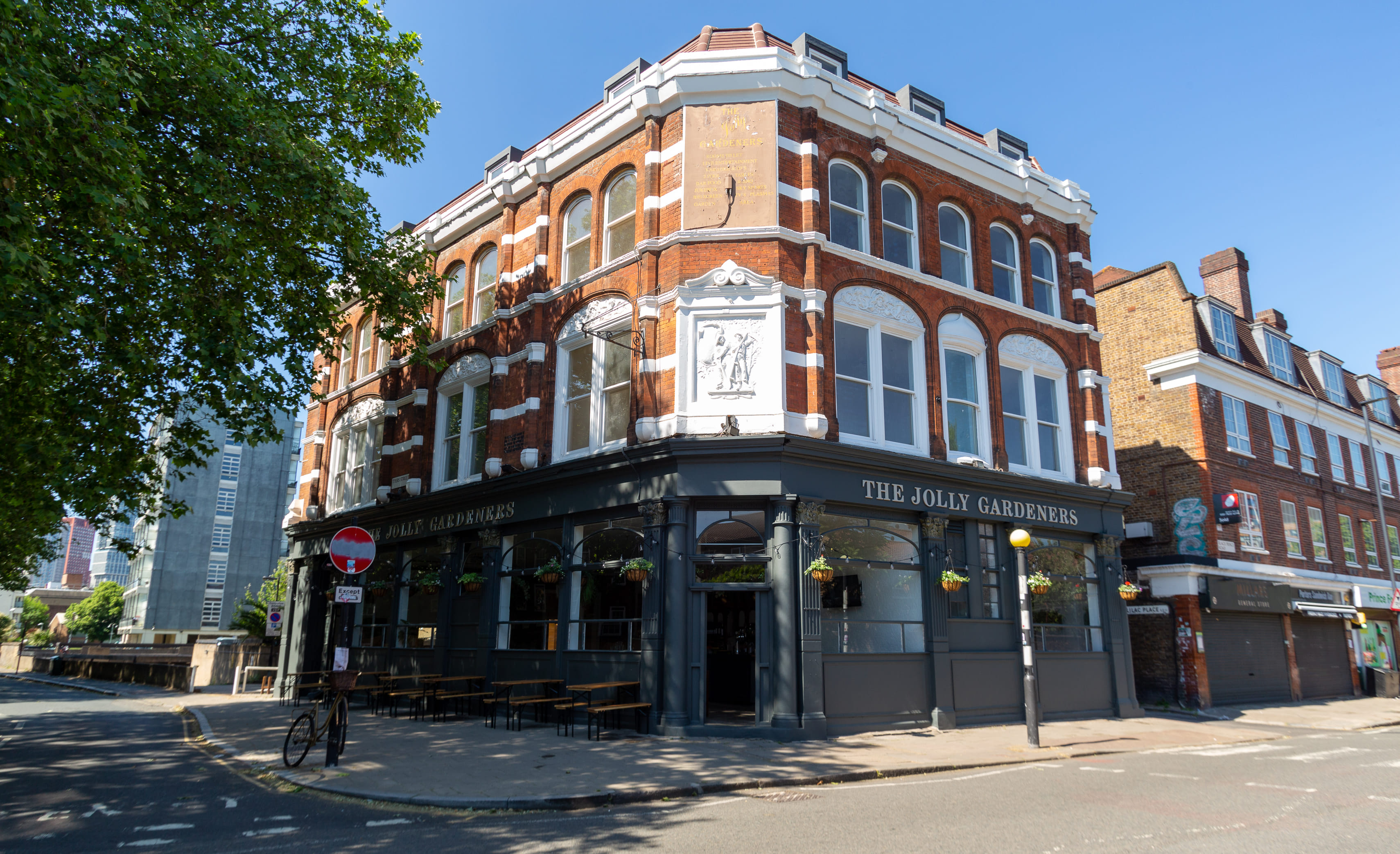 The Jolly Gardeners - Secret Garden Hire