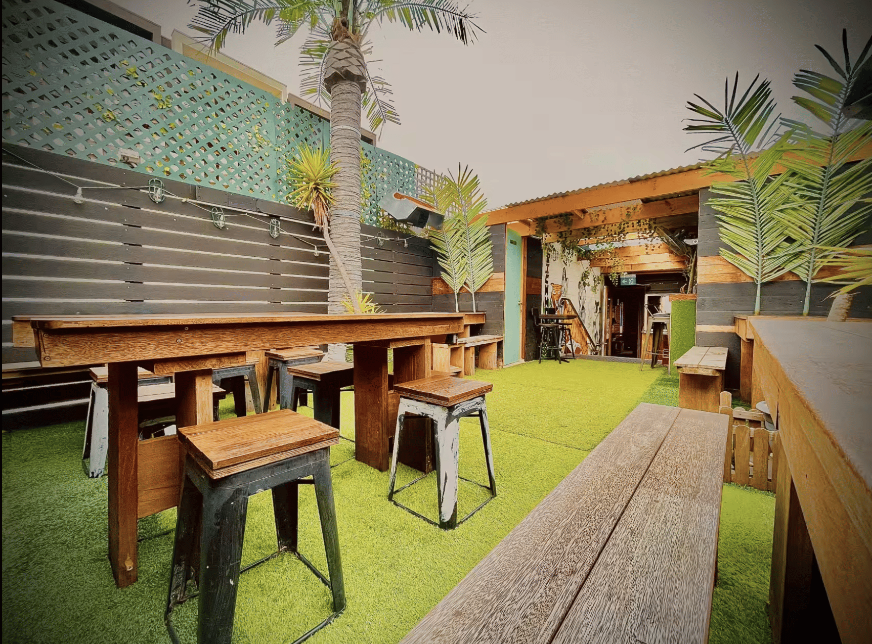 5) Entire Venue (120-150 pp) 4