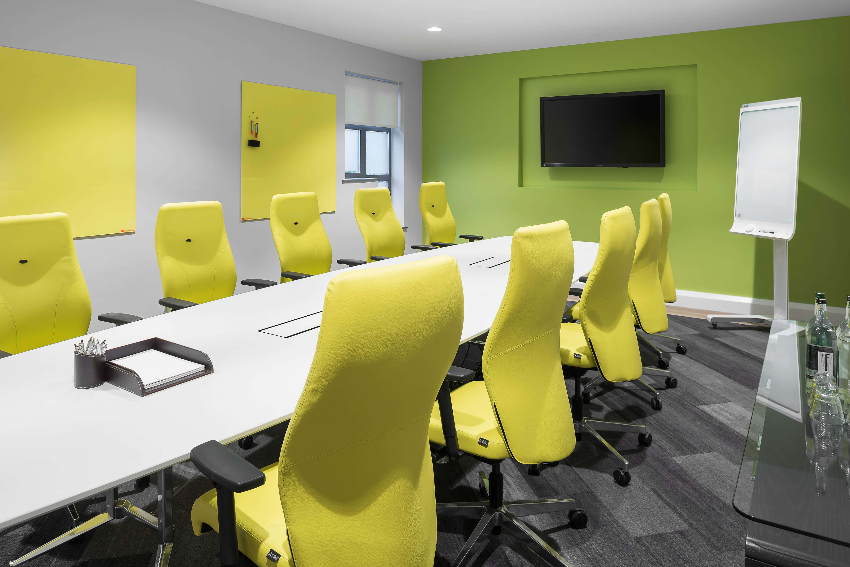 Lime Boardroom 3D tour