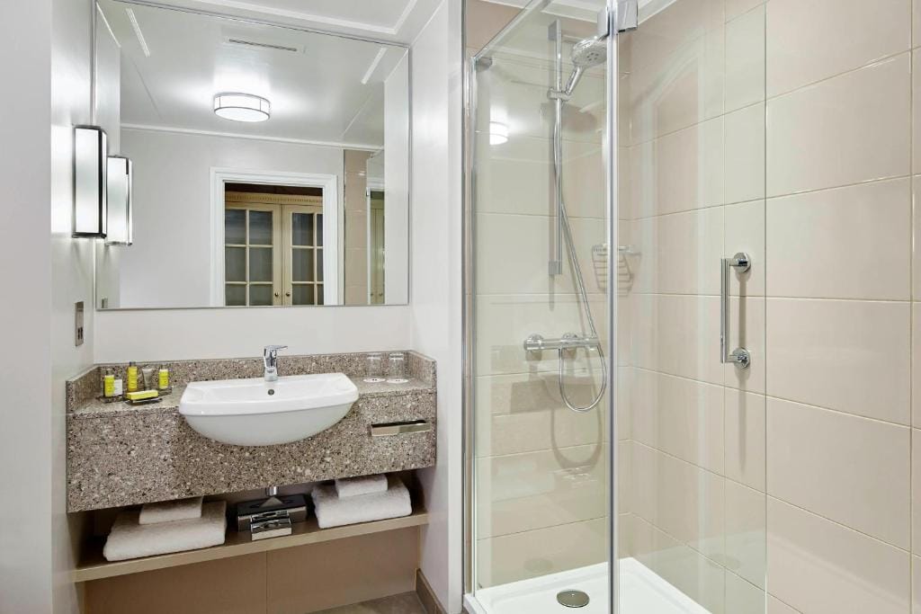 Deluxe Room, Guest room, 1 King  2