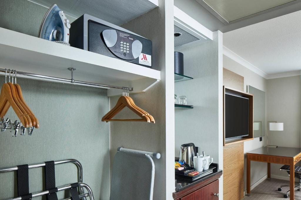 Deluxe Guest room, 1 Queen 2