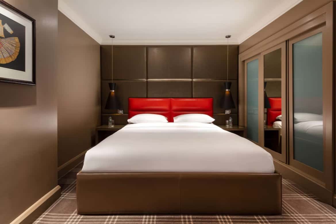 Bedrooms 5
