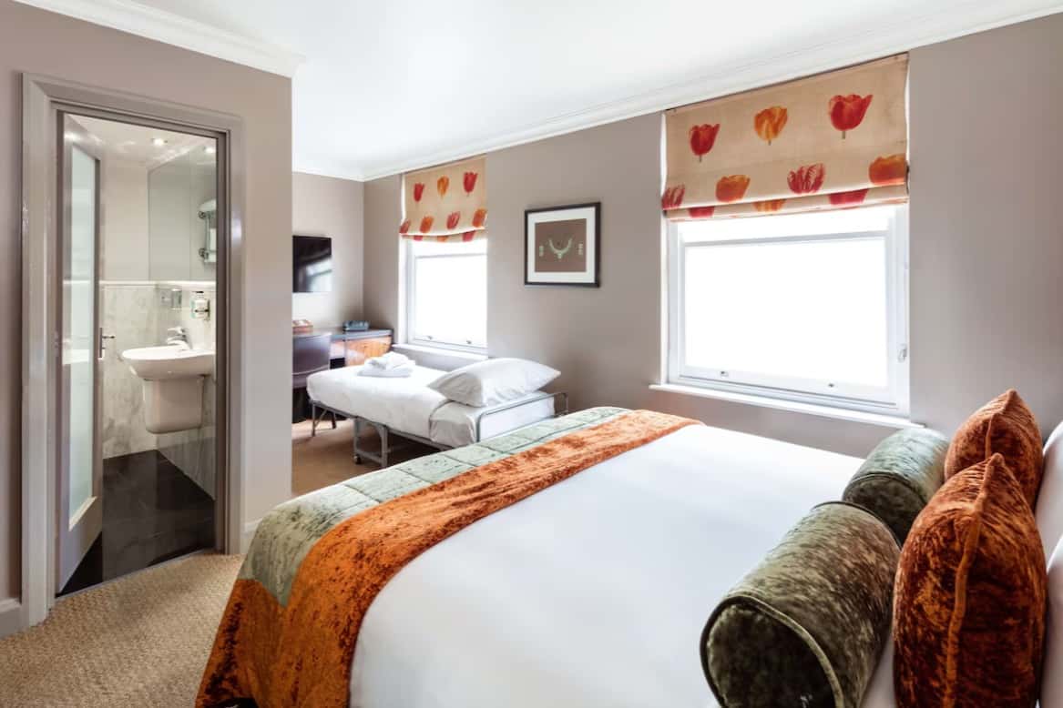 Bedrooms 6
