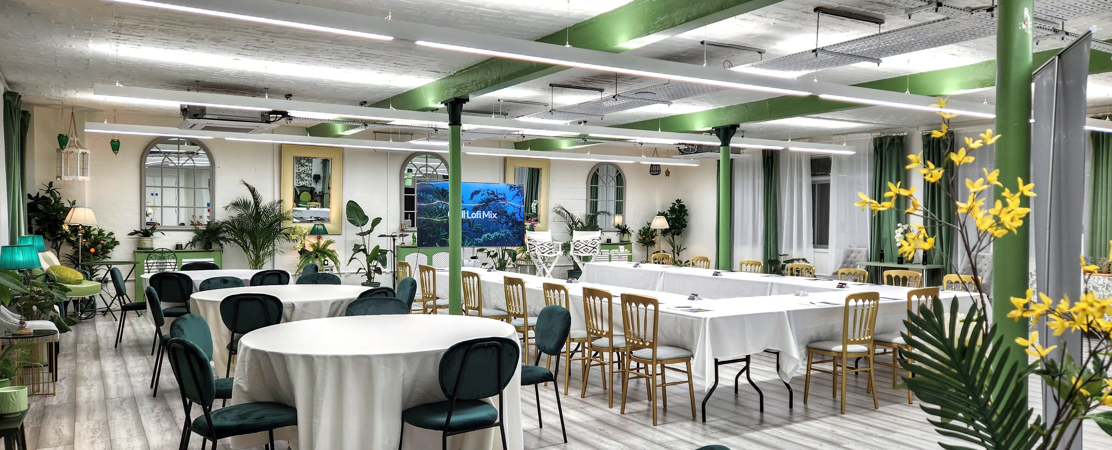 The New White Loft and the Palm Room 10