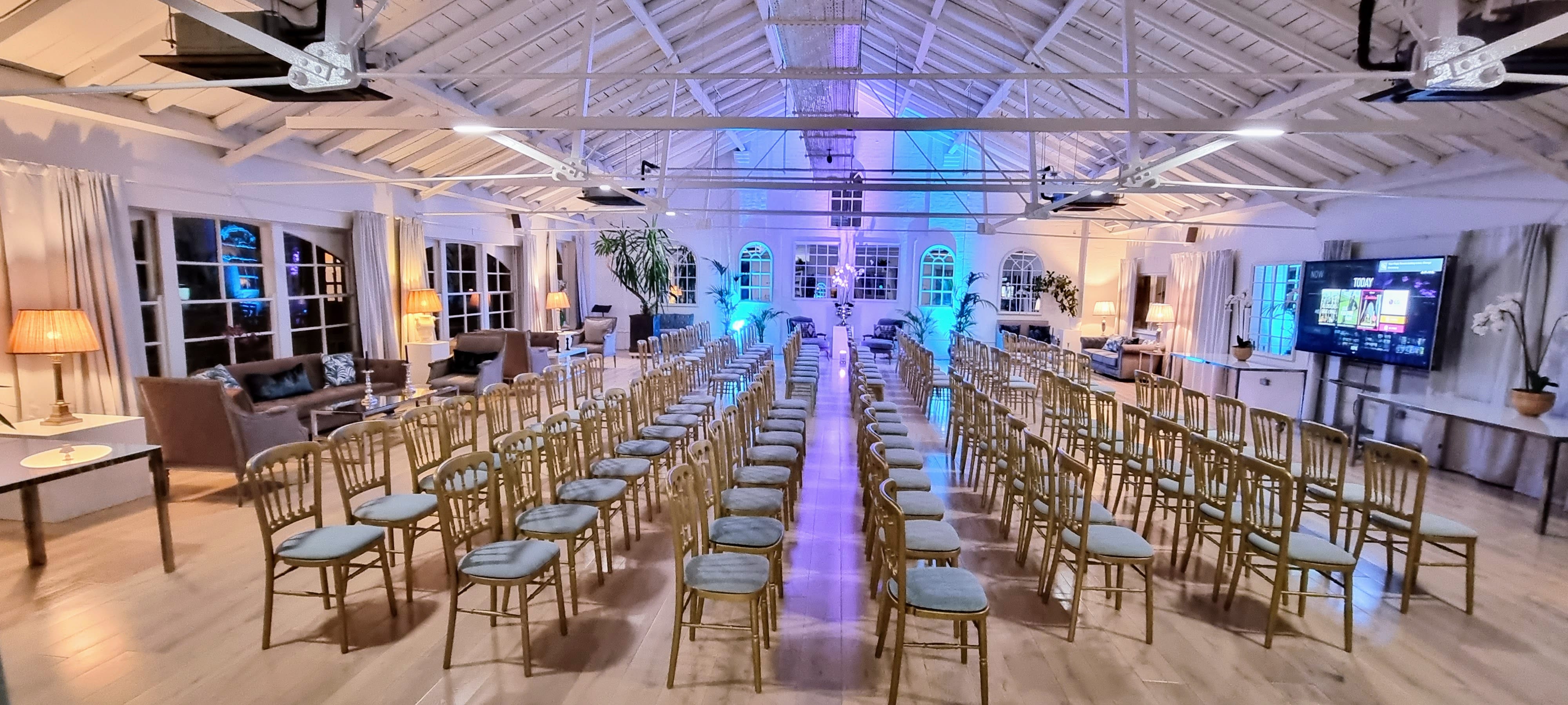 The New White Loft and the Palm Room 23