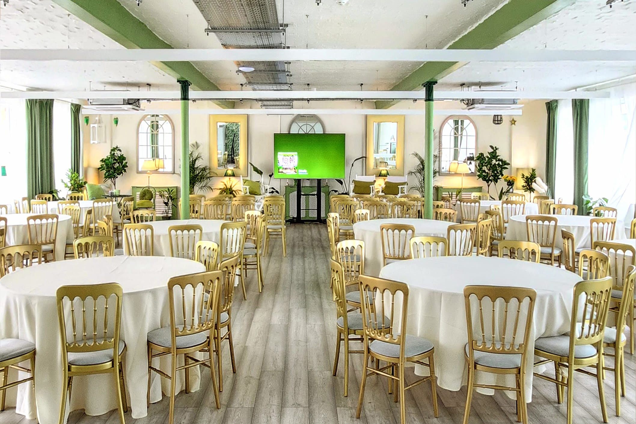 The New White Loft and the Palm Room 12