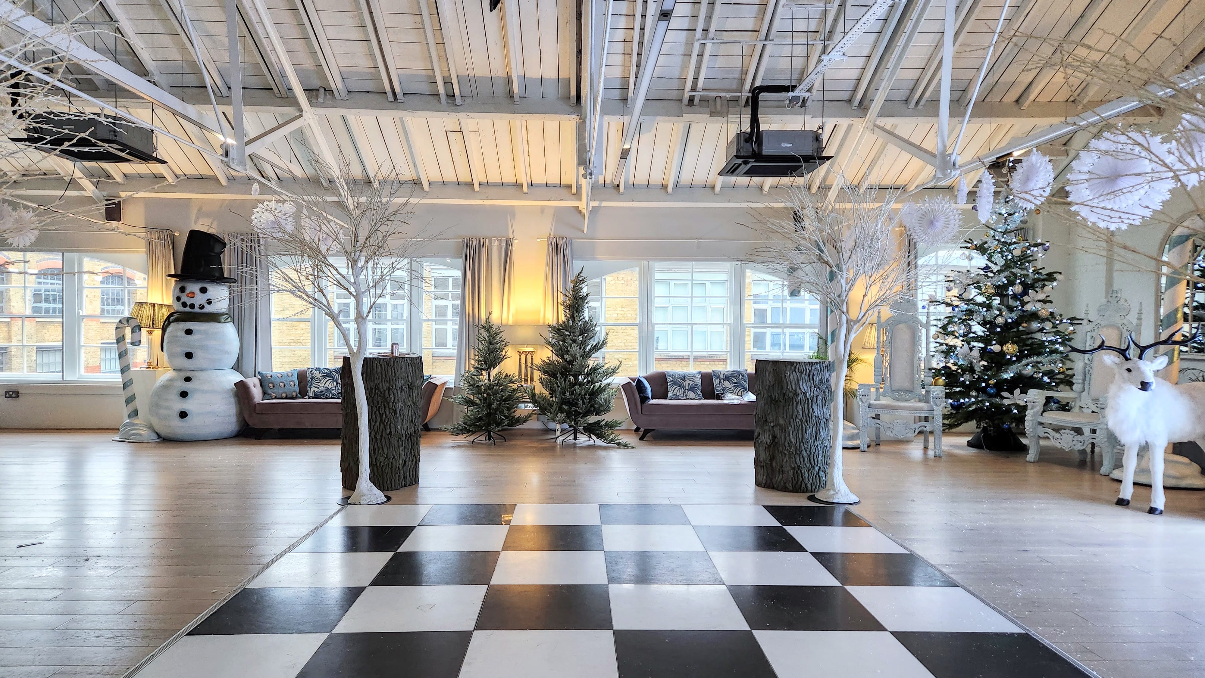 The New White Loft and the Palm Room 16