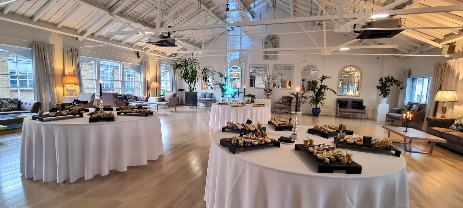 The New White Loft and the Palm Room 9