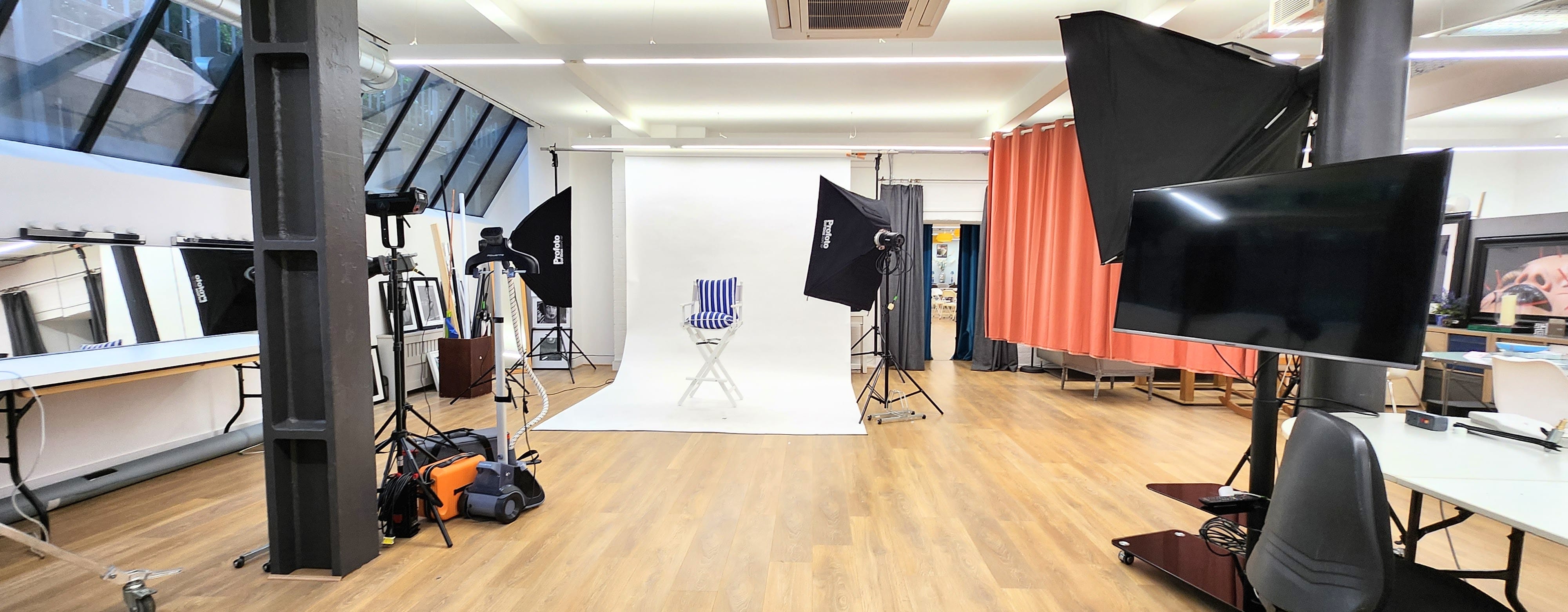 La Galeria and the Studio 27