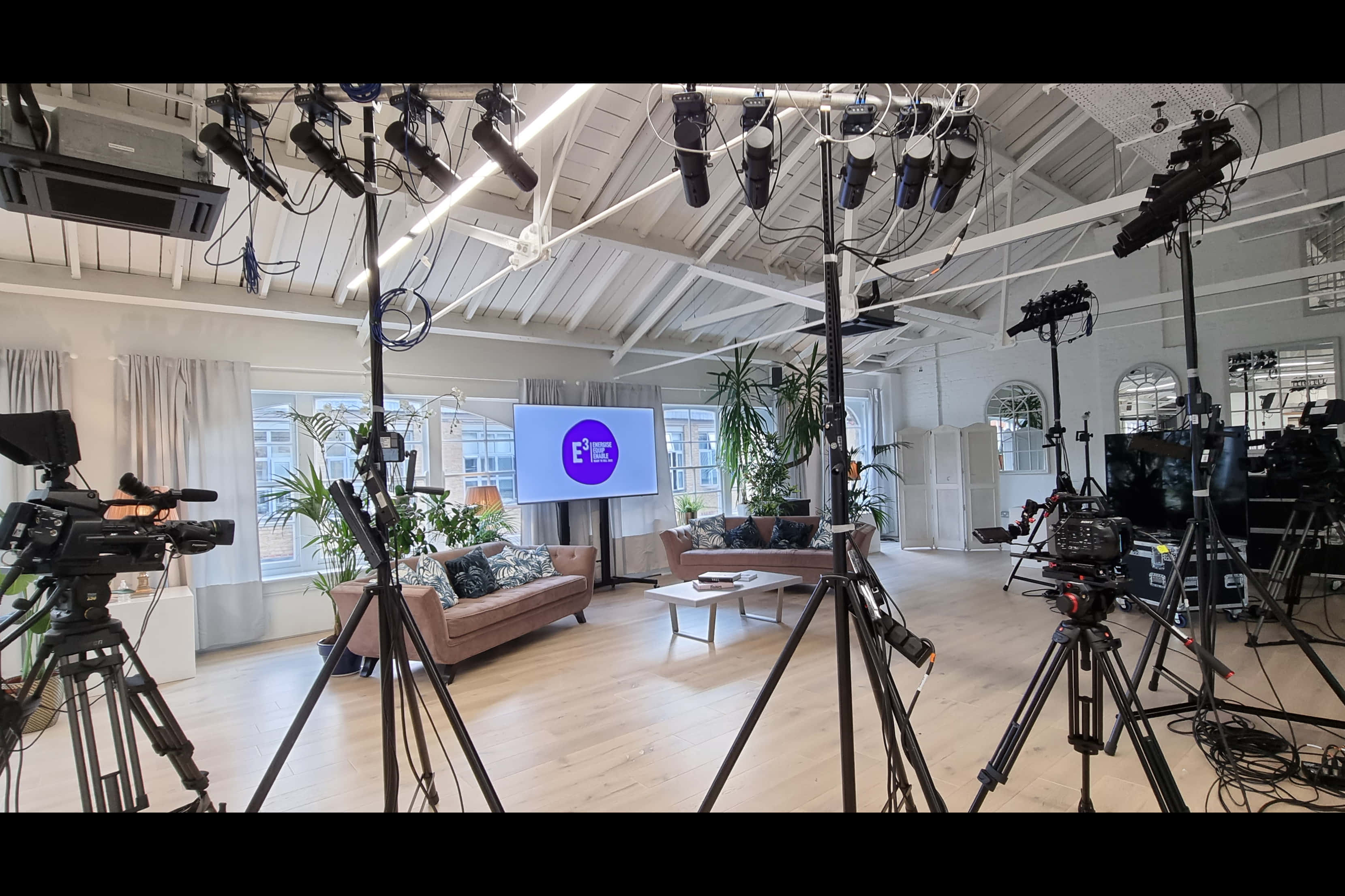 The New White Loft and the Studio 21