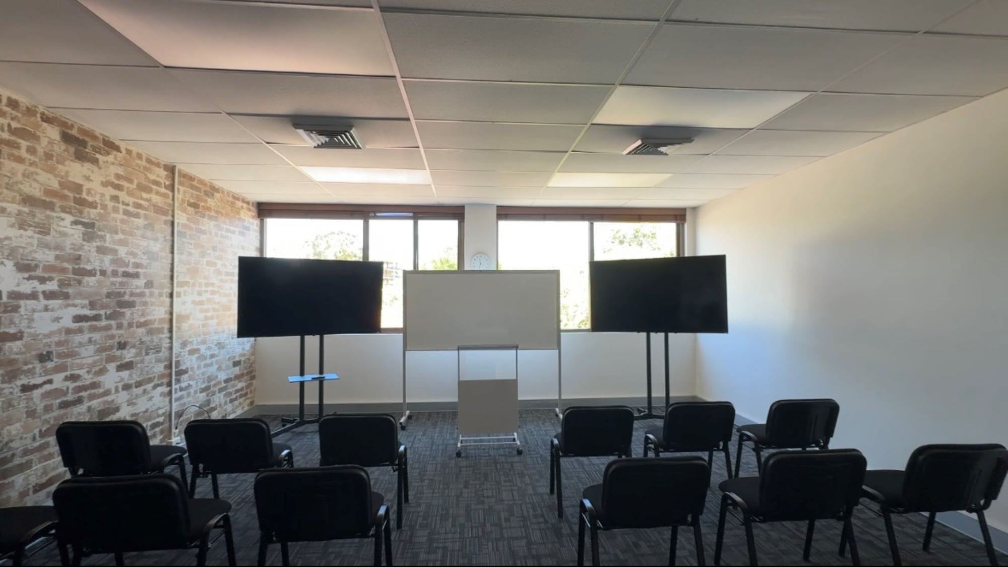 Longreach Room - Flexible Office Space for Short-Term Hire 2