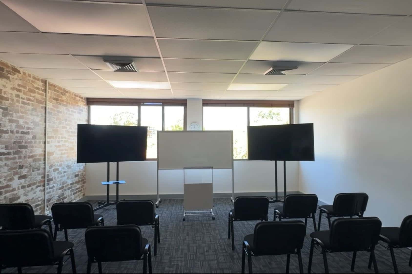 Longreach Room - Flexible Office Space for Short-Term Hire 2