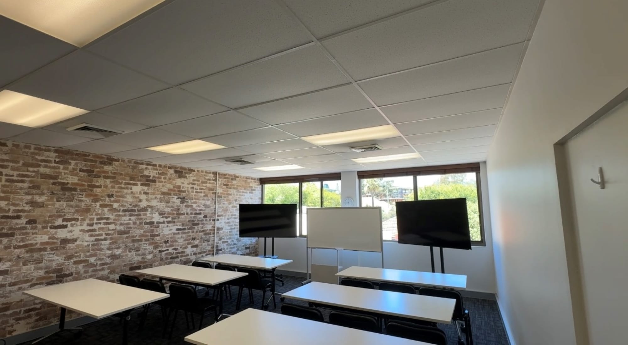 Longreach Room - Flexible Office Space for Short-Term Hire 3