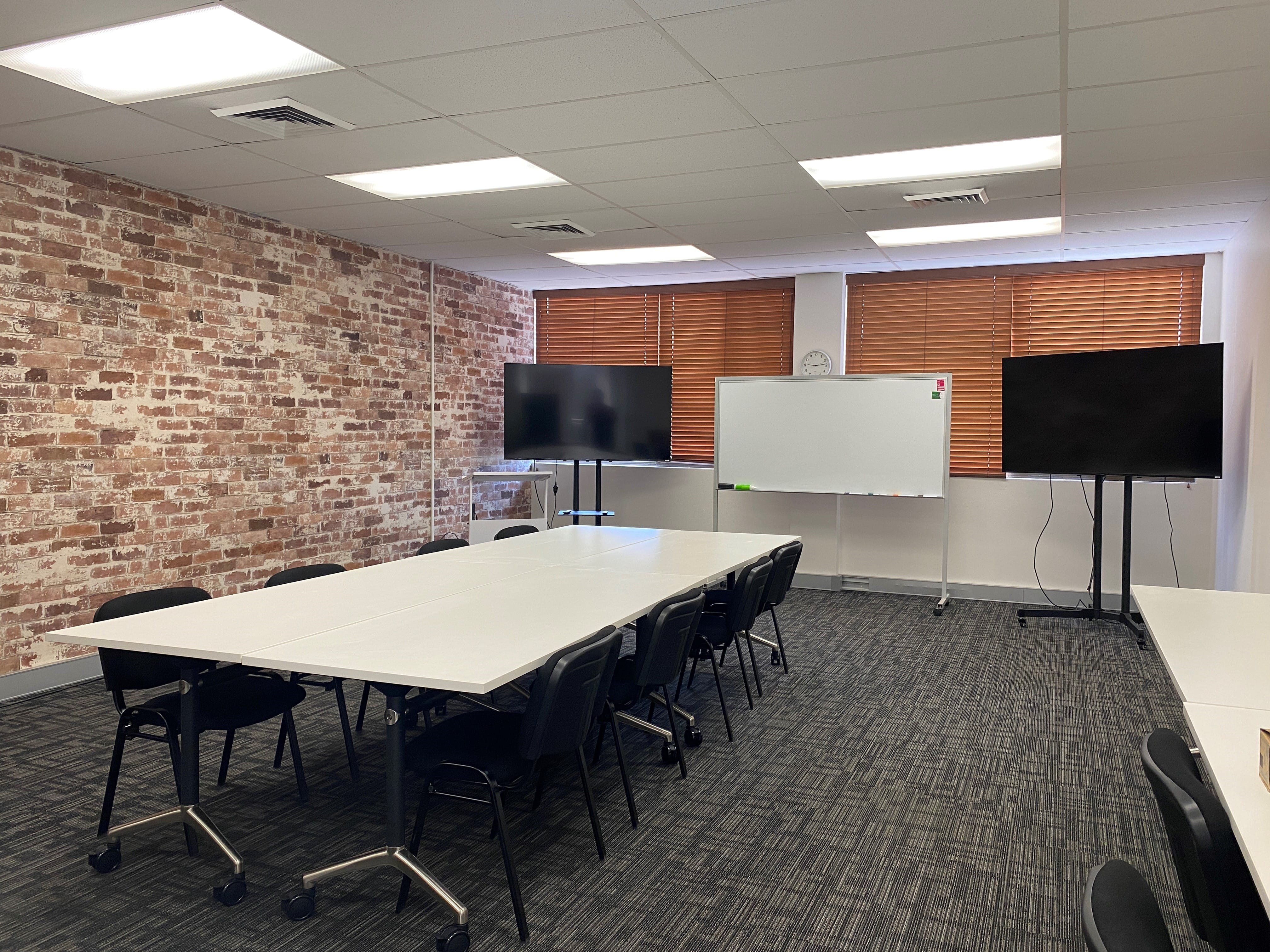 Longreach Room - Flexible Office Space for Short-Term Hire 1