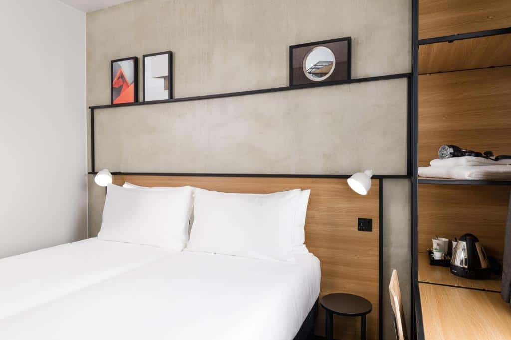 Standard Double Room with En Suite 2