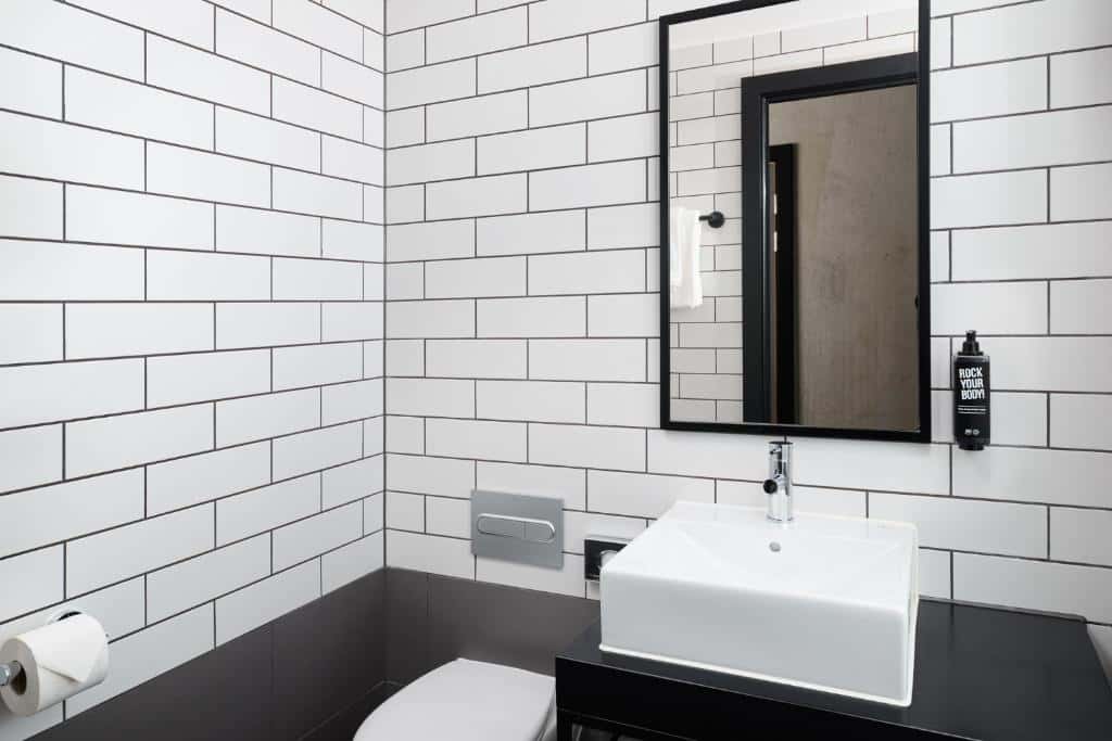 Standard Double Room with En Suite 3