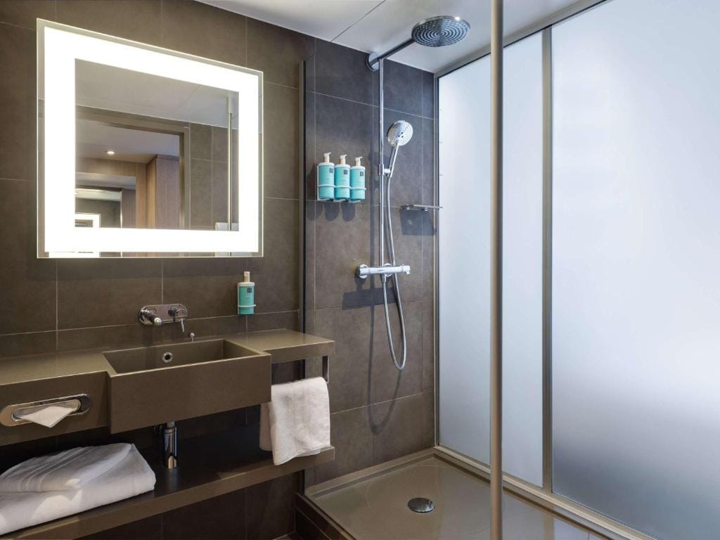 Premium Queen Room with sofa bed 4