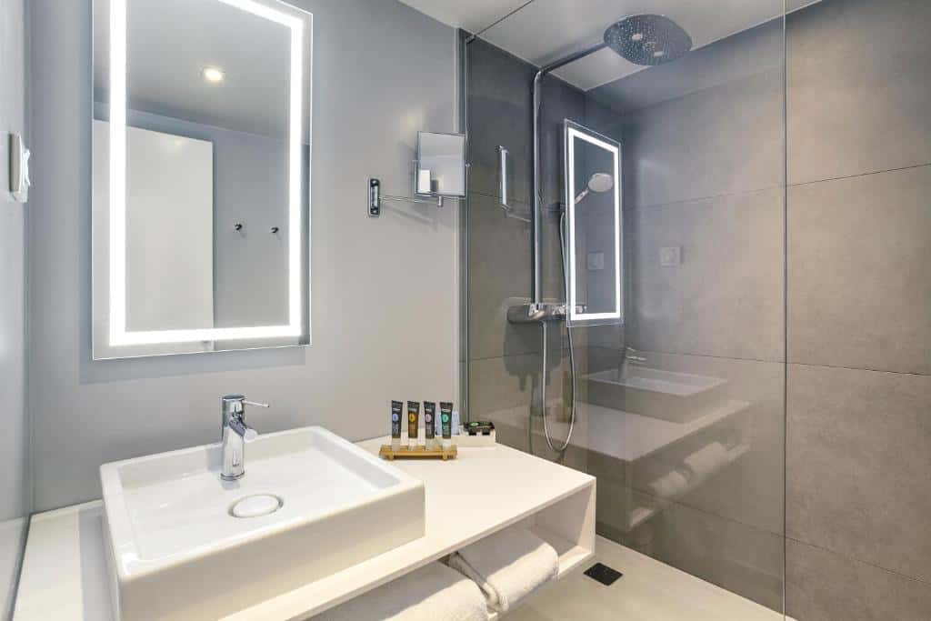 Superior Double Room with 2 Sofa Beds 0