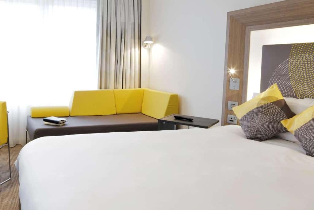 Superior Room with 1 Queen Bed + 1 Sofa Bed 0